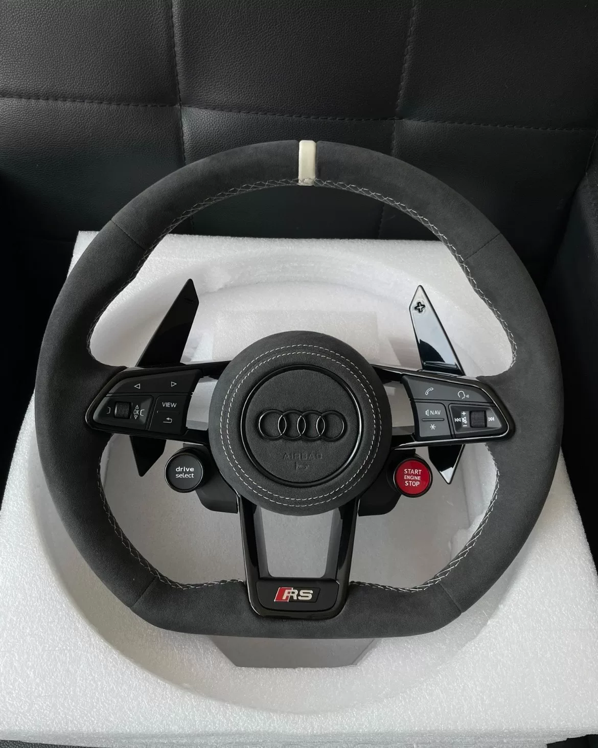 Volante envuelto en Alcantara para Audi A3/A4/A6 (Estilo R8, dos botones, multifunción con levas de cambio y controles de modo de conducción)