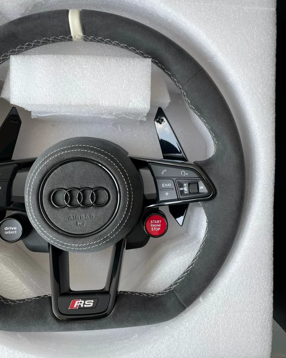 Volante envuelto en Alcantara para Audi A3/A4/A6 (Estilo R8, dos botones, multifunción con levas de cambio y controles de modo de conducción)