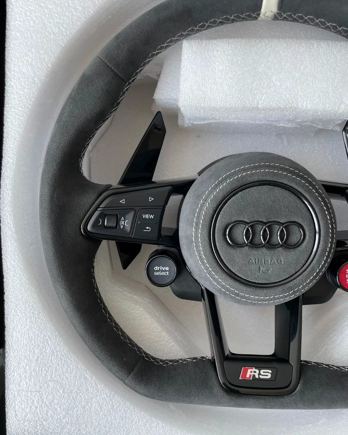 Volante envuelto en Alcantara para Audi A3/A4/A6 (Estilo R8, dos botones, multifunción con levas de cambio y controles de modo de conducción)