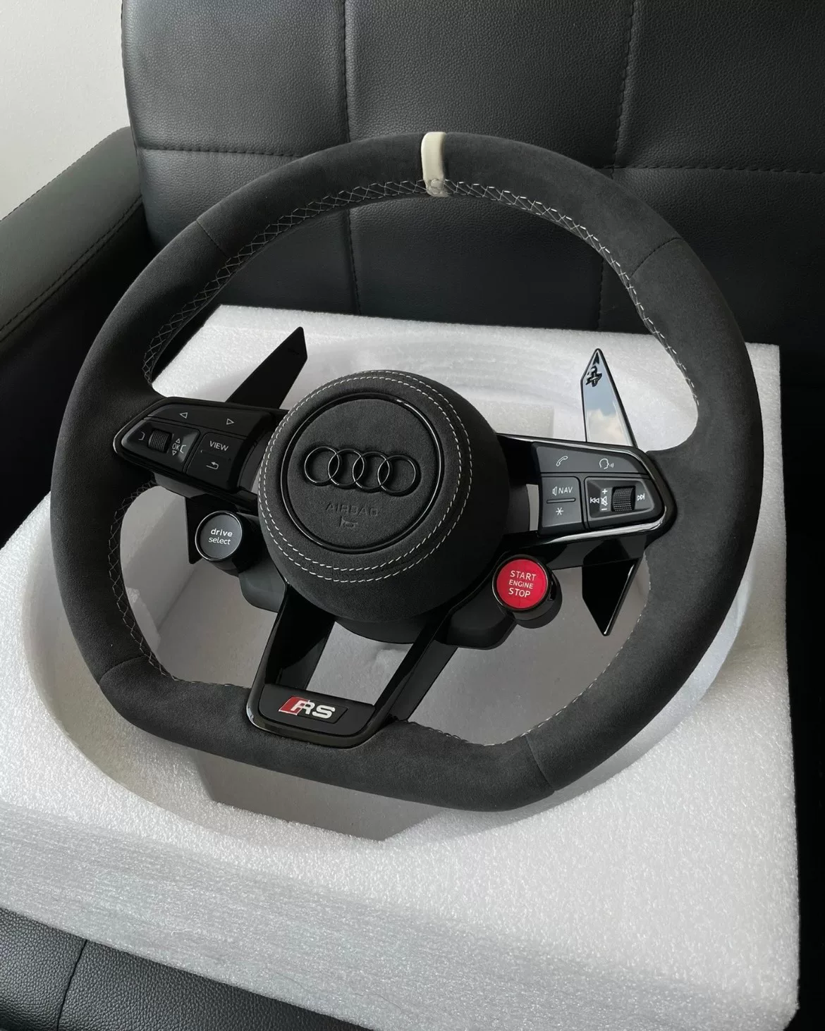 Volante envuelto en Alcantara para Audi A3/A4/A6 (Estilo R8, dos botones, multifunción con levas de cambio y controles de modo de conducción)