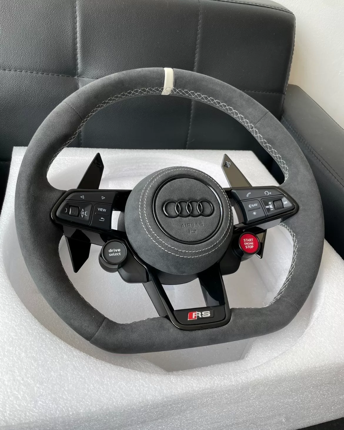 Volante envuelto en Alcantara para Audi A3/A4/A6 (Estilo R8, dos botones, multifunción con levas de cambio y controles de modo de conducción)