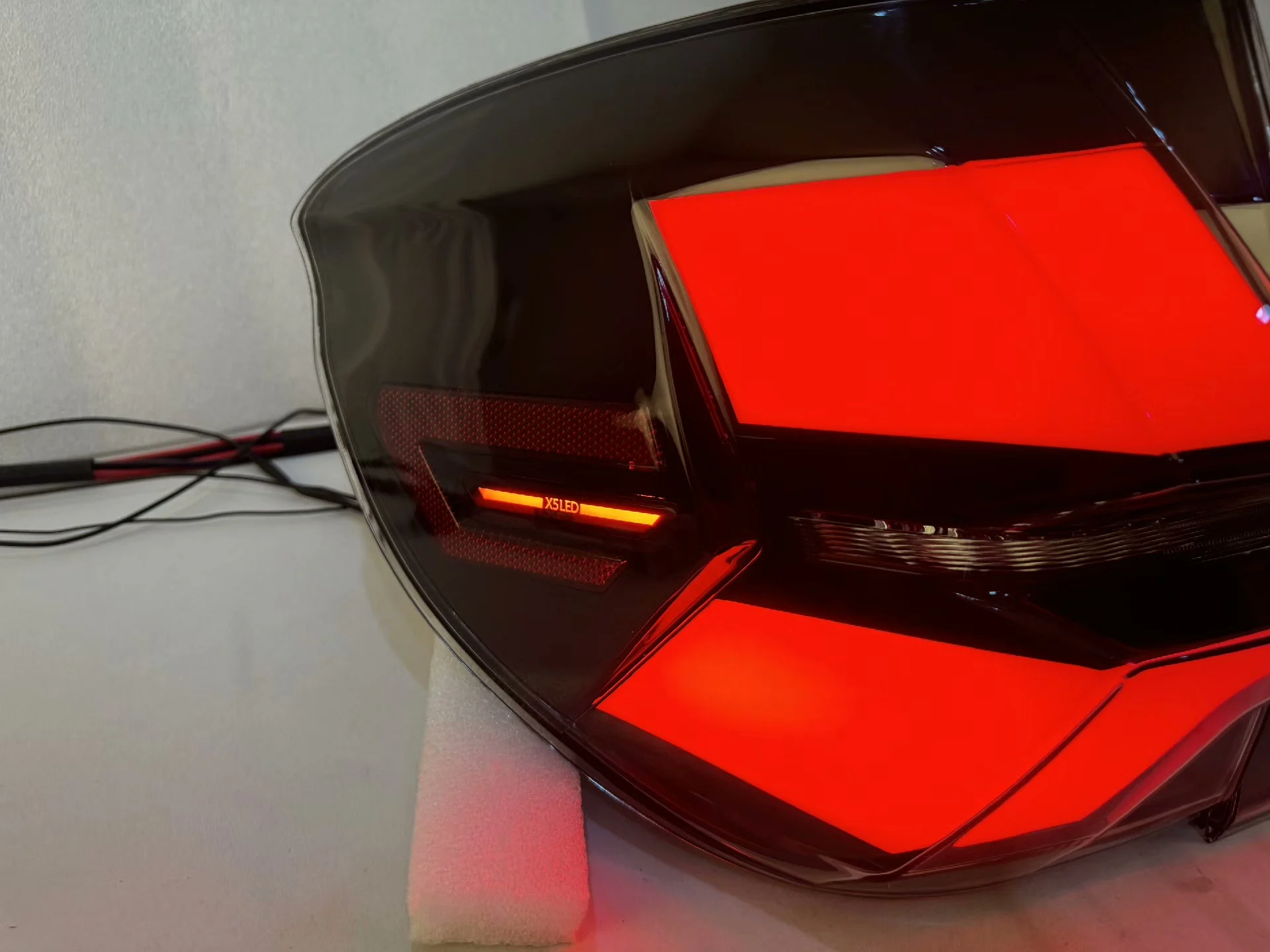 Conjunto de lanternas traseiras LED para BMW X5 F15 (2014–2018) (com função de luz de marcha-atrás)