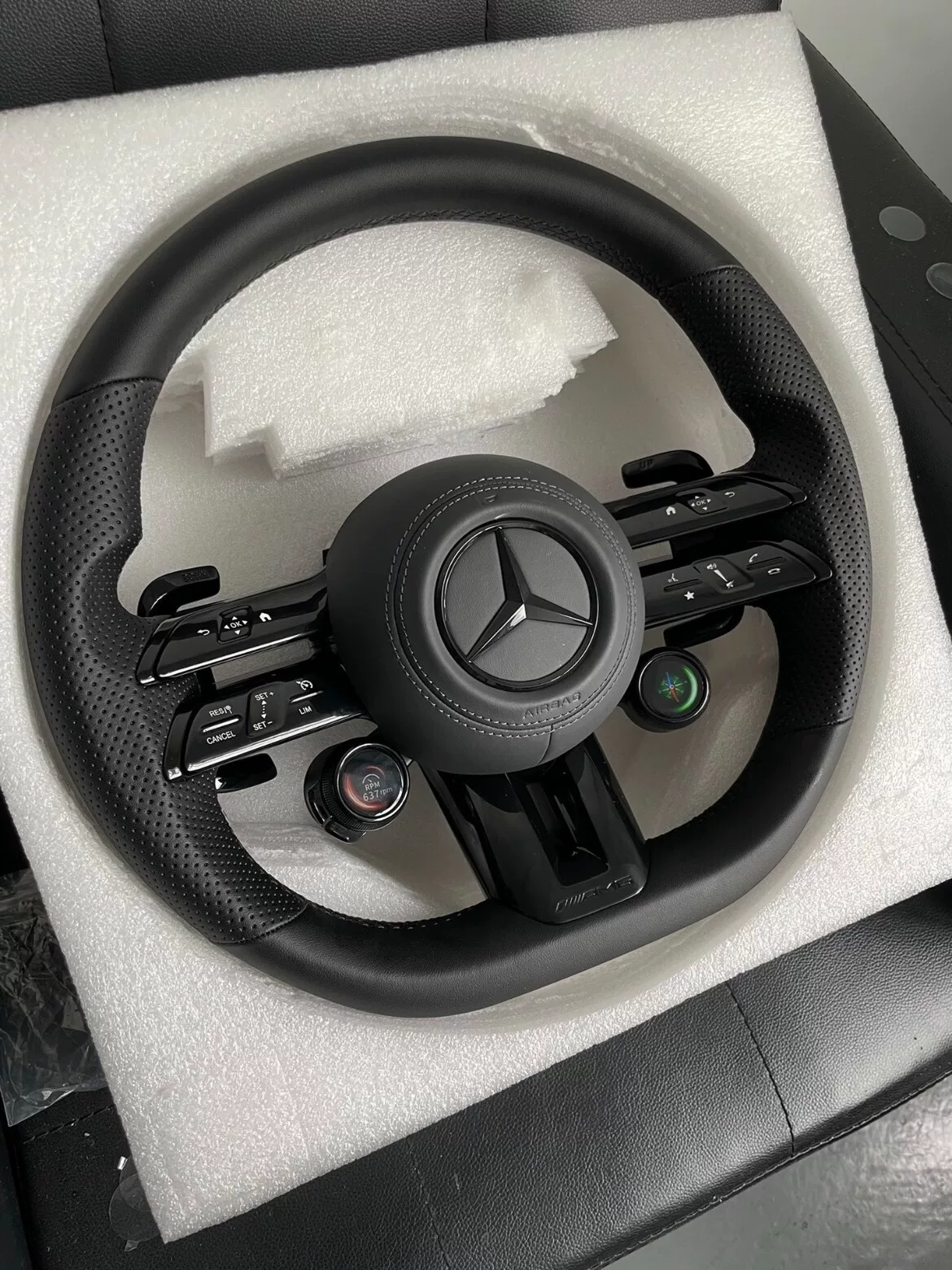 Mercedes-Benz 801 AMG Flat-Base Sport Steering Wheel Assembly (Includes OLED Knob)