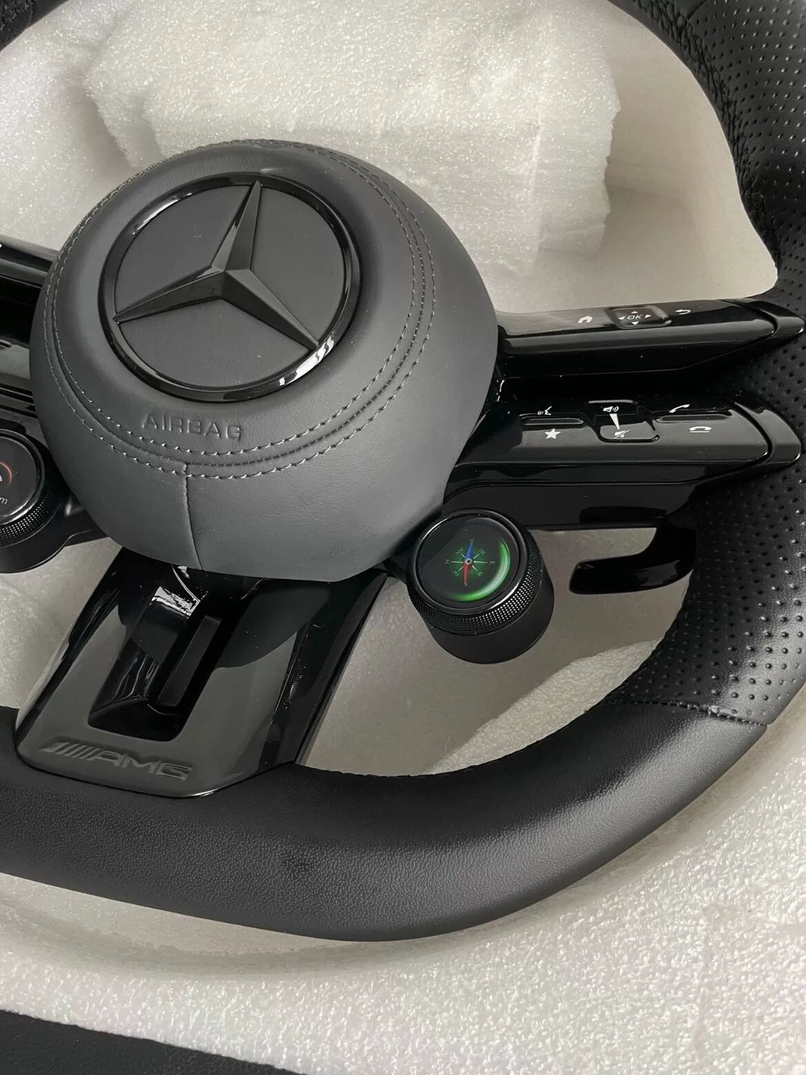 Mercedes-Benz 801 AMG Flat-Base Sport Steering Wheel Assembly (Includes OLED Knob)