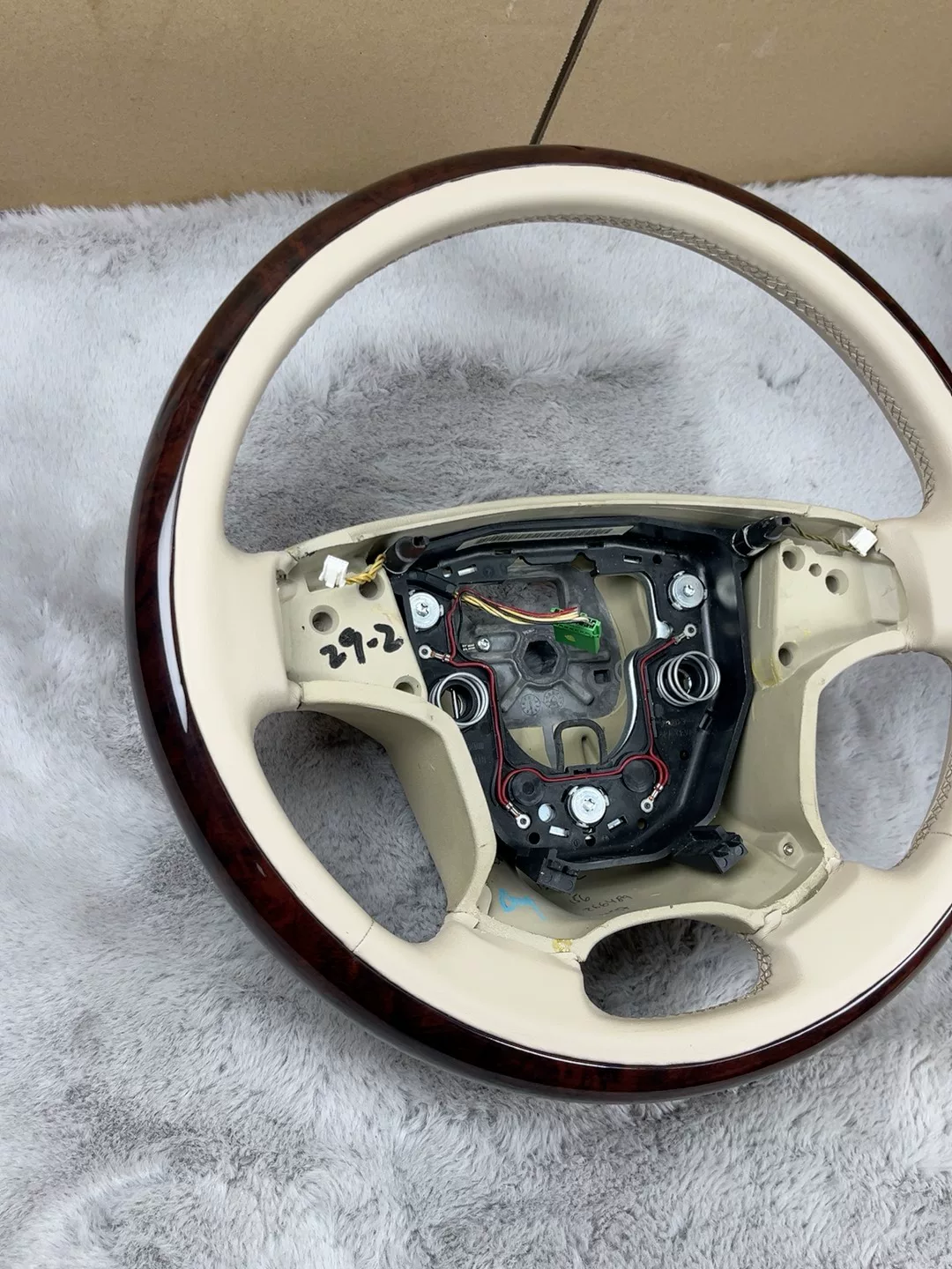 Handcrafted Walnut Wood Steering Wheel for Volvo S90, S80 & XC70