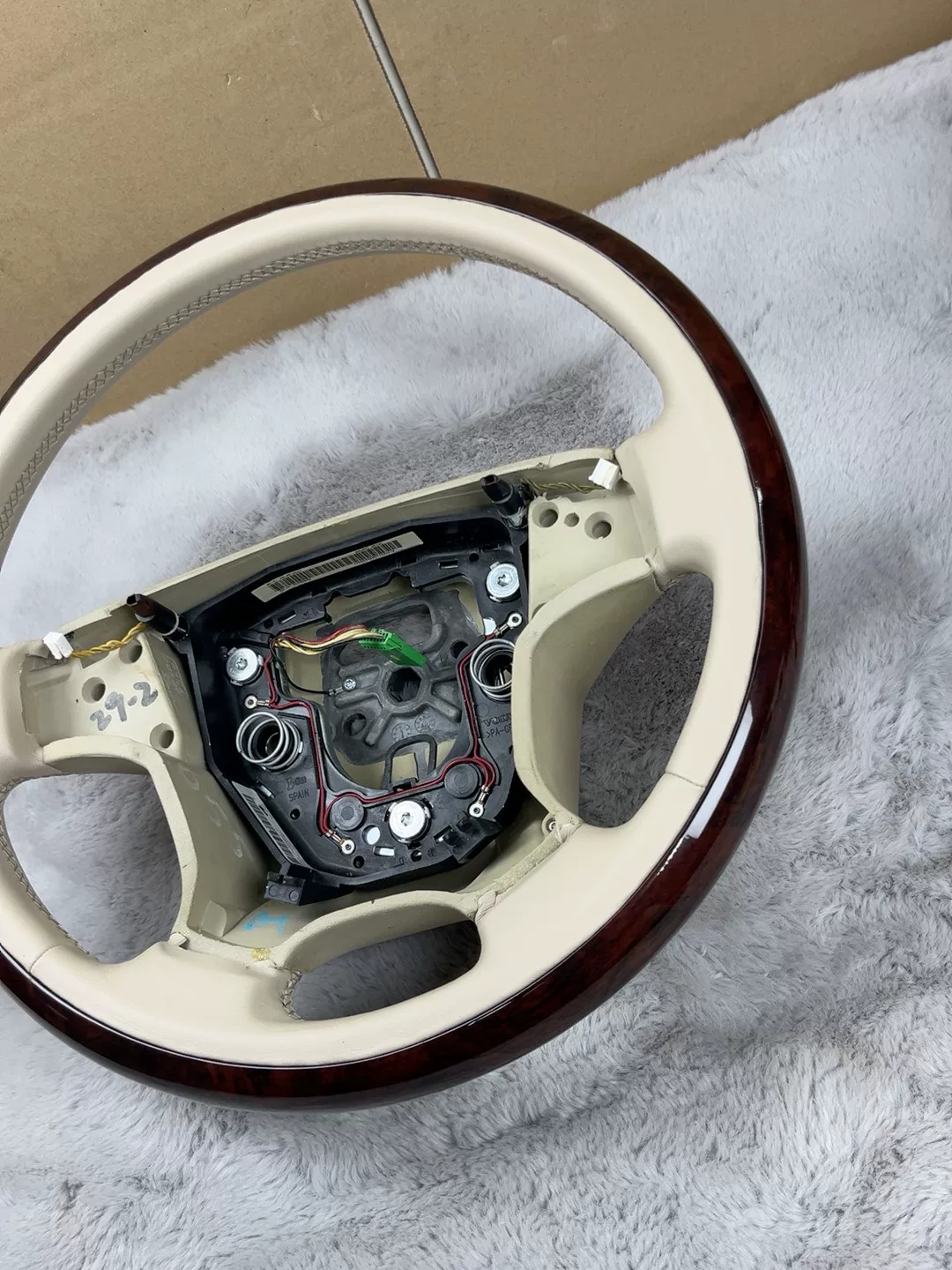 Handcrafted Walnut Wood Steering Wheel for Volvo S90, S80 & XC70