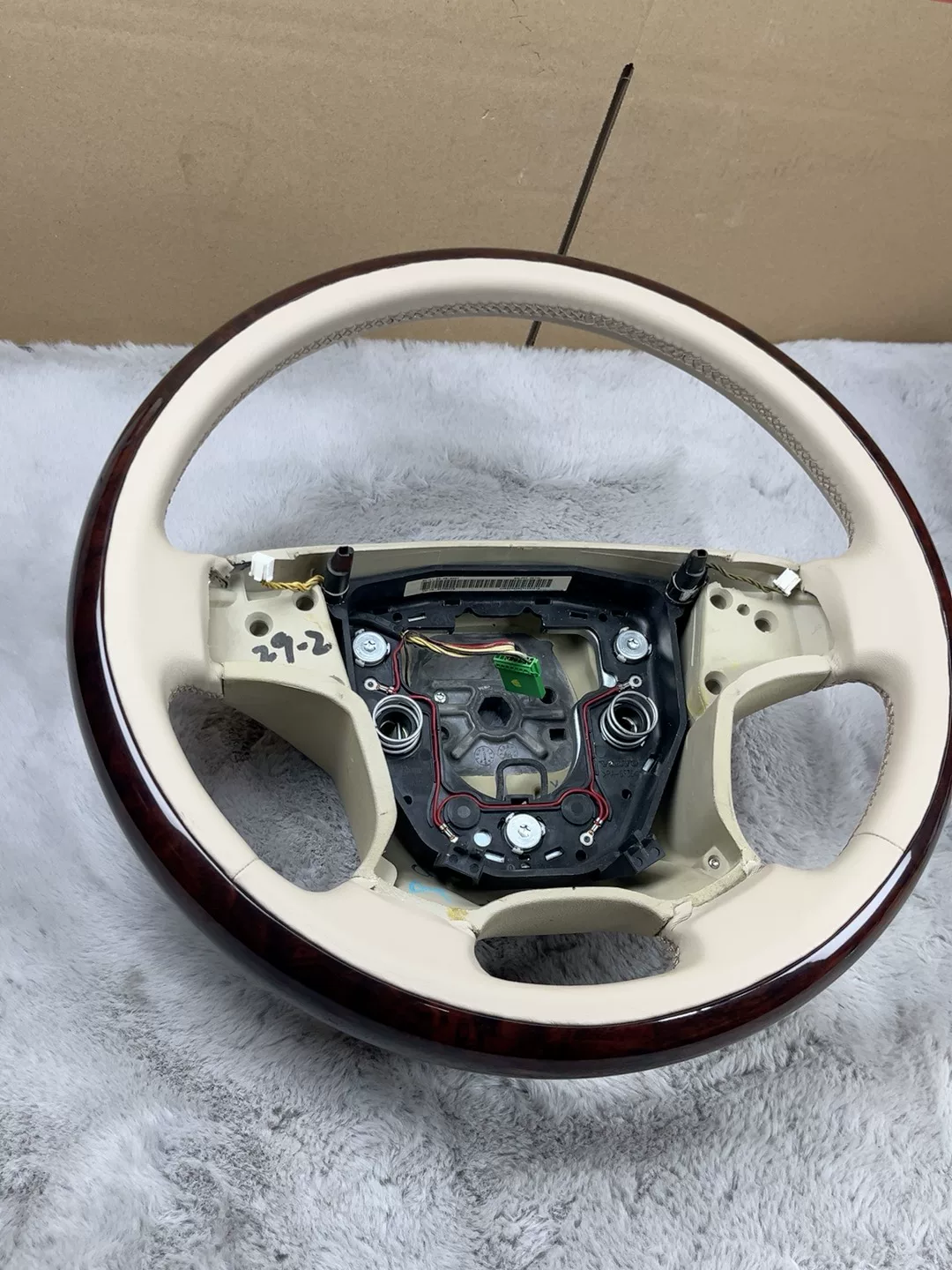 Handcrafted Walnut Wood Steering Wheel for Volvo S90, S80 & XC70