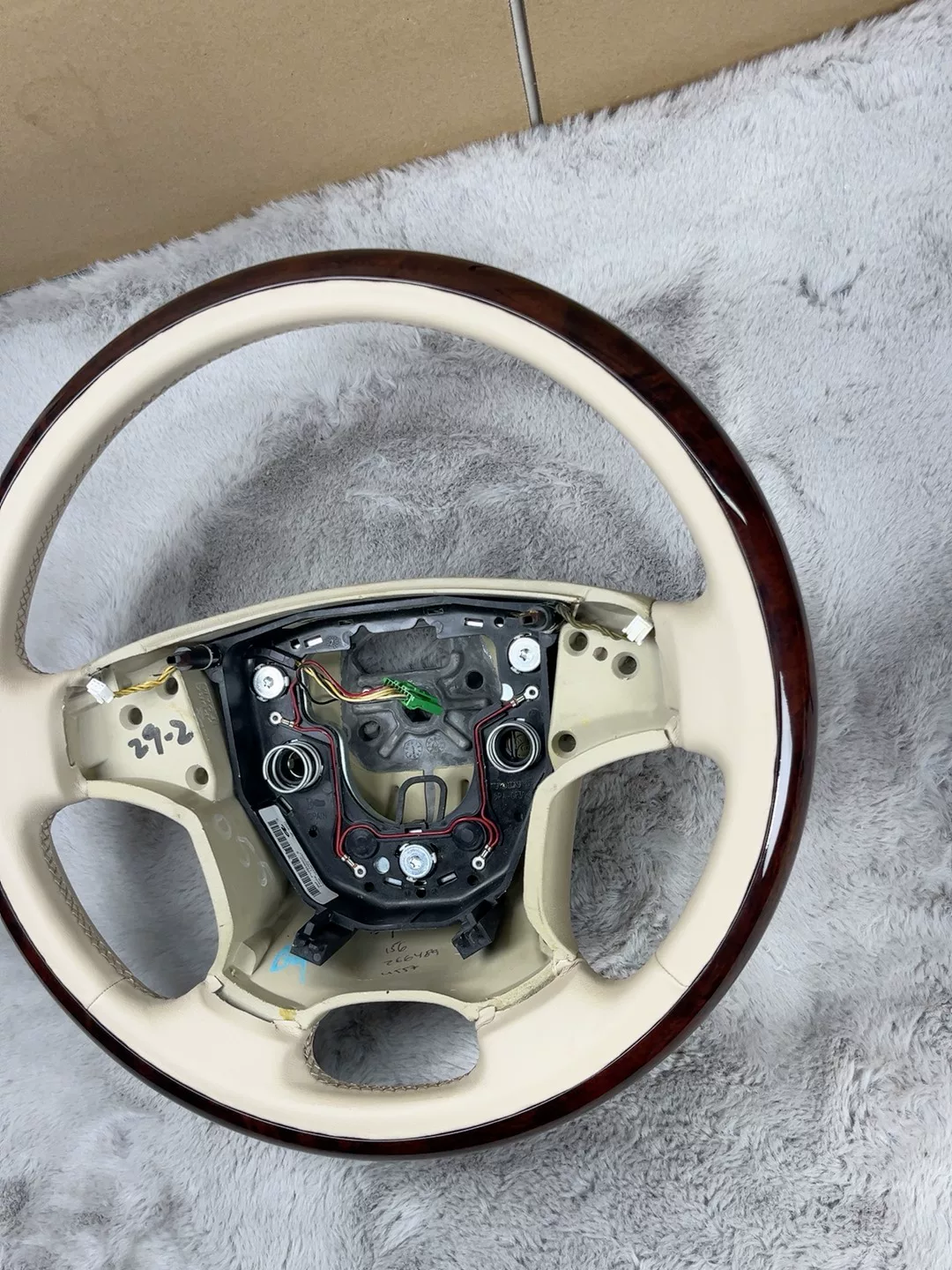 Handcrafted Walnut Wood Steering Wheel for Volvo S90, S80 & XC70