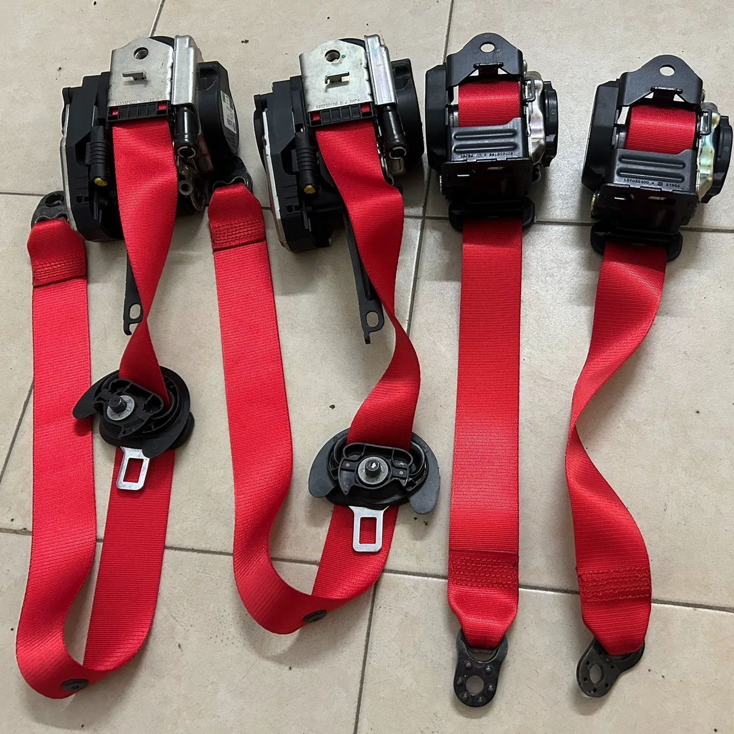 Genuine Porsche Panamera (970) Red Seat Belt Set – Like-New Condition