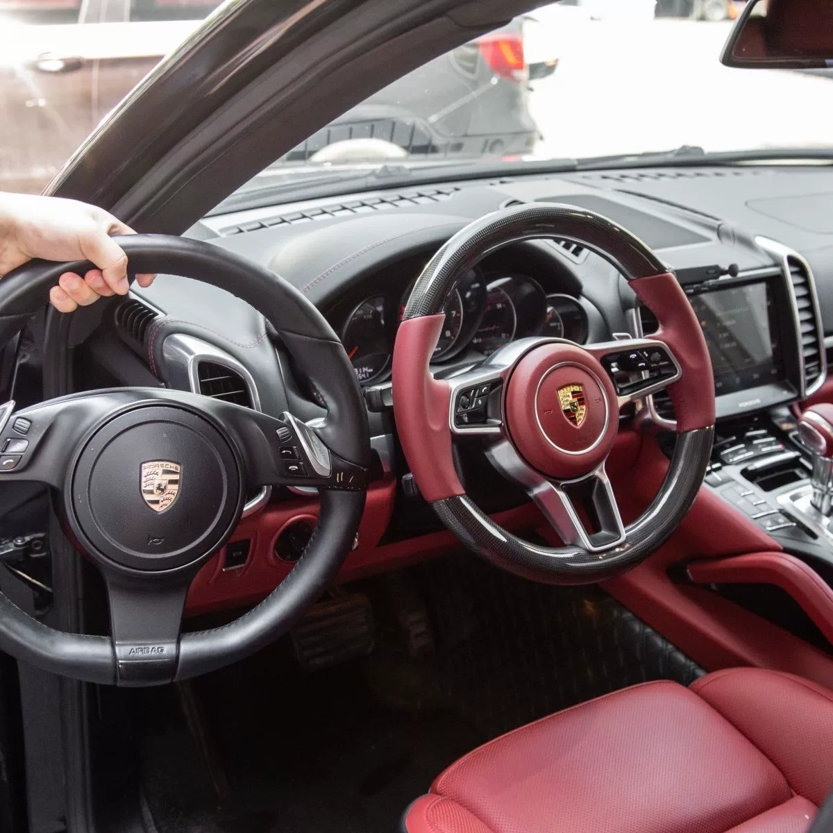 Custom Carbon Fiber Steering Wheel for Porsche 718, Cayman, Boxster, Macan, Cayenne & Panamera – Plug-and-Play OEM-Style Upgrade