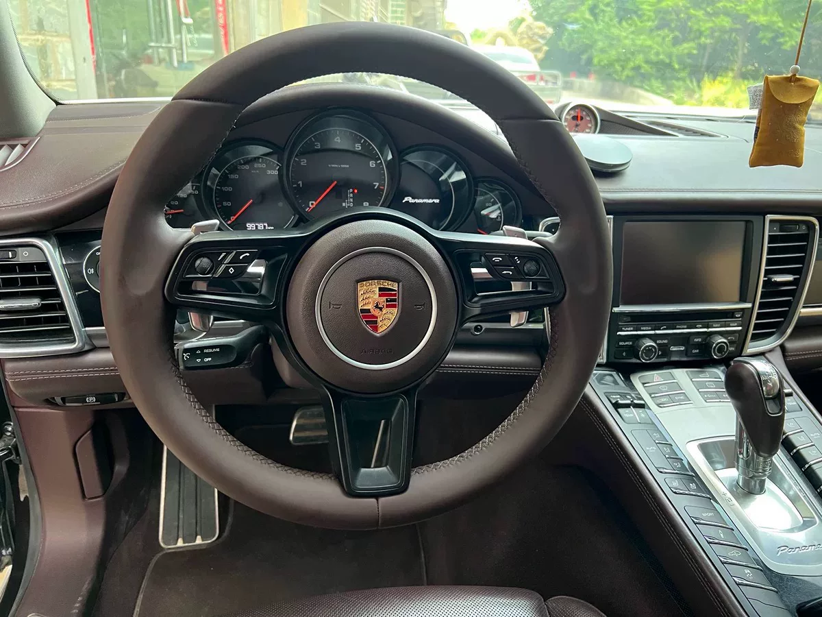 Custom Carbon Fiber Steering Wheel for Porsche 718, Cayman, Boxster, Macan, Cayenne & Panamera – Plug-and-Play OEM-Style Upgrade