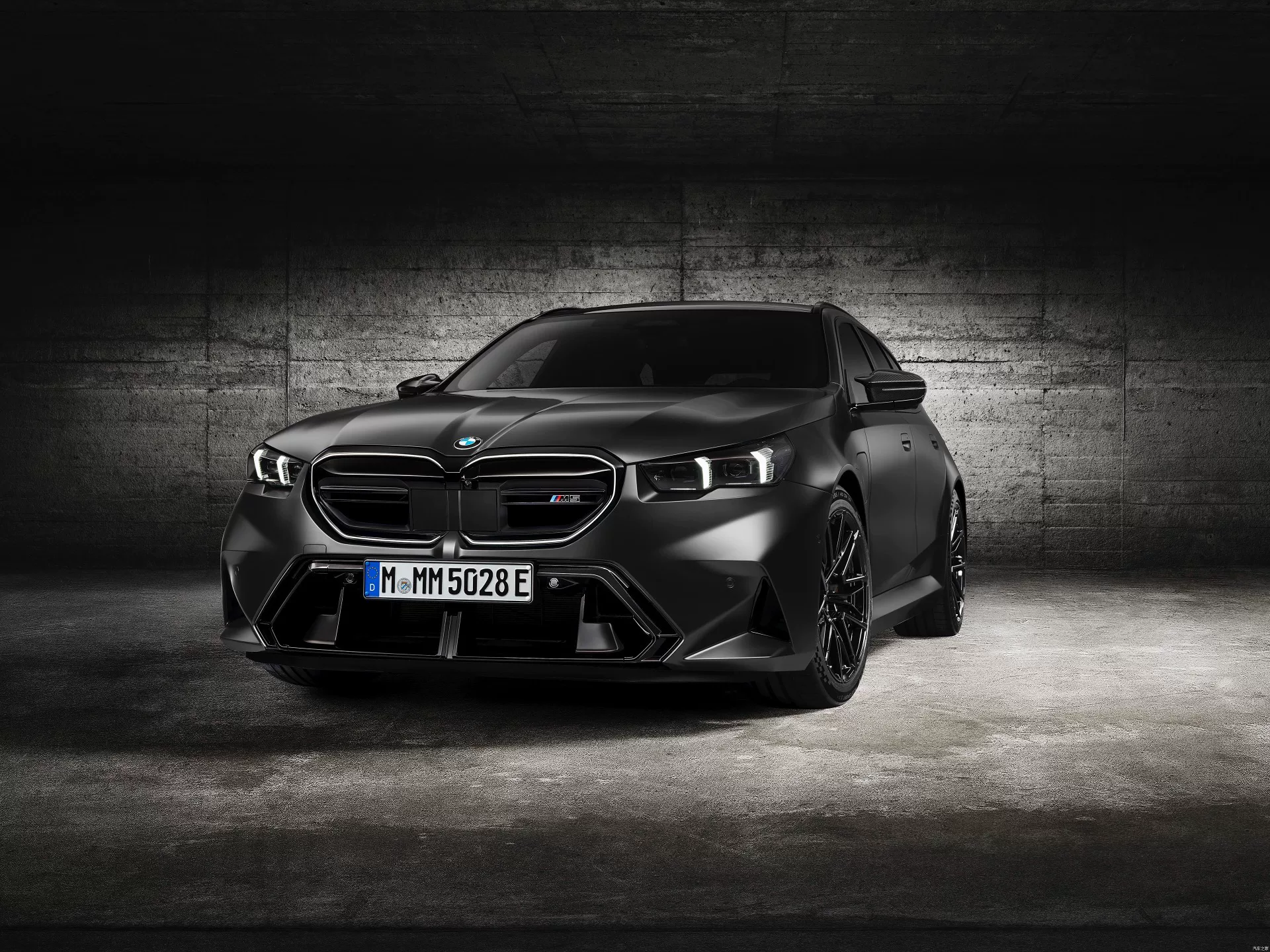 BMW G60/G68 5 Series & i5 OEM Gloss Black M Sport Grille – M60/M5-Style with Integrated Camera Mount & Washer Nozzles