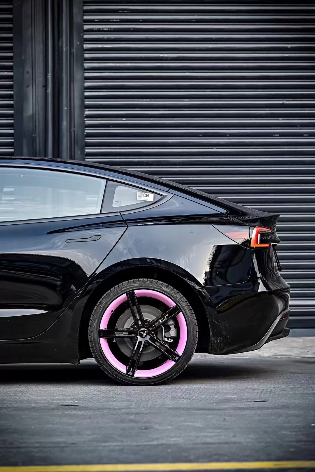 Porsche-Style Forged & Flow-Formed Alloy Wheels – 17" to 21" (5x112/108/114.3/120) – Dual-Tone Black + White or Black + Pink