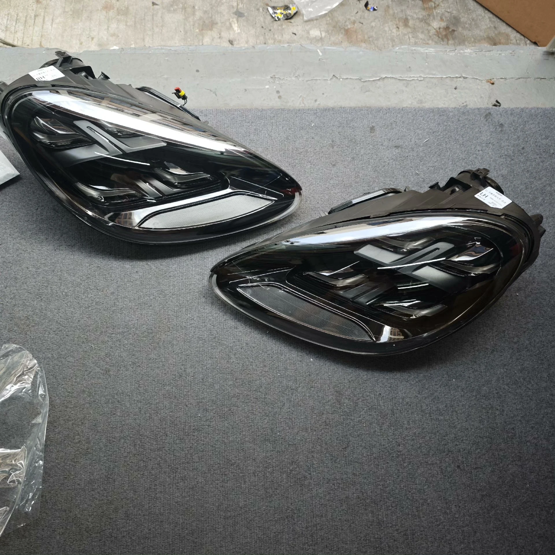 Porsche Cayenne 2011–2017 Retrofit Matrix LED Headlights (2021 Model Style)