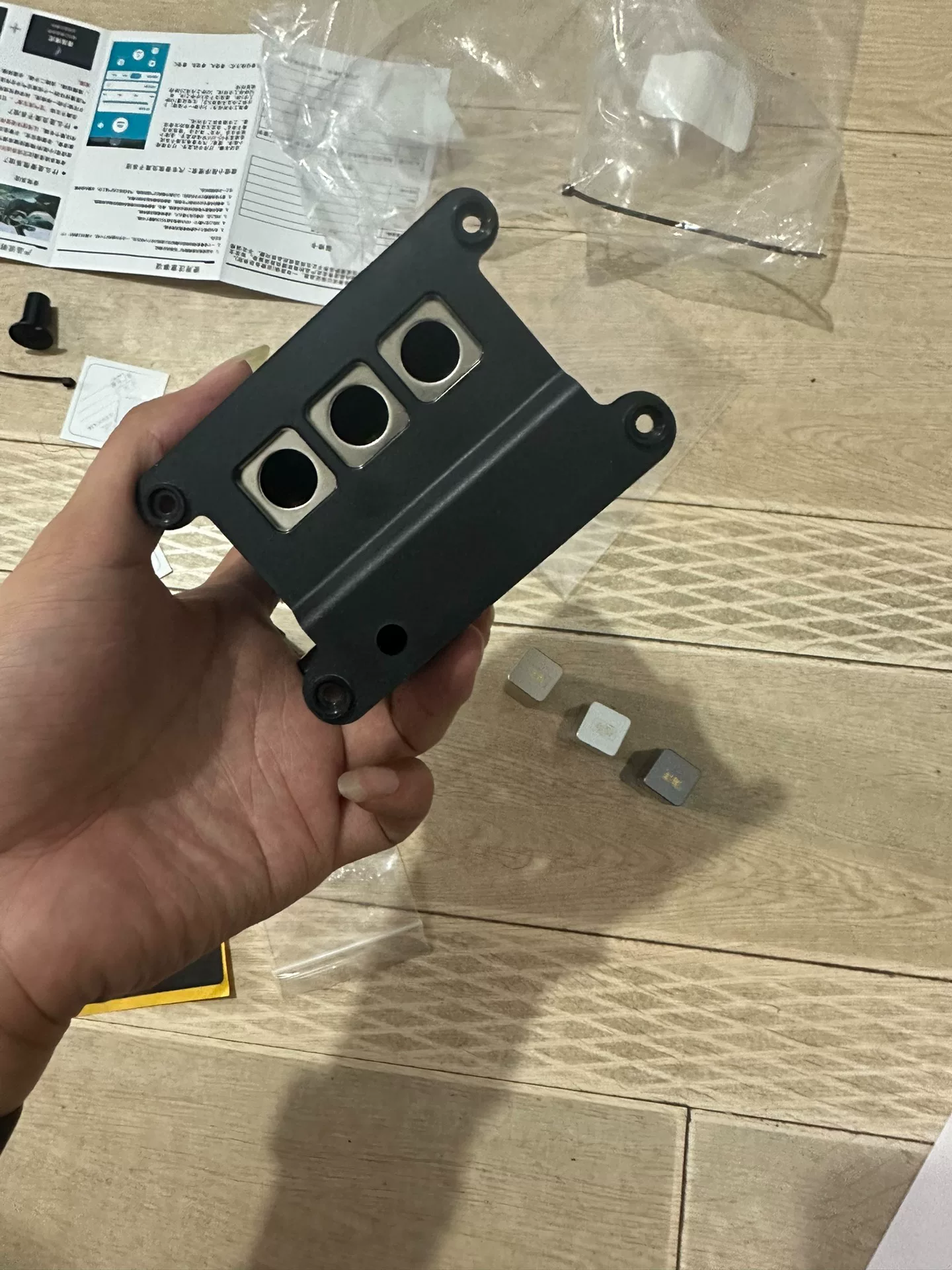 Land Rover Full-Range Vehicle Aroma Diffuser Negative Ion System (Factory‑Installed Screen Control / Magnetic Aroma Sticks / Three-Scent Option)