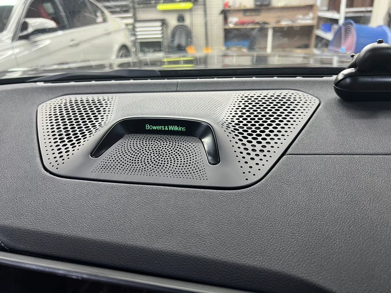 BMW X5 (G07) & X7 Premium Bowers & Wilkins Speaker Grill Covers – 13-Piece Illuminated Trim Kit with W Logo