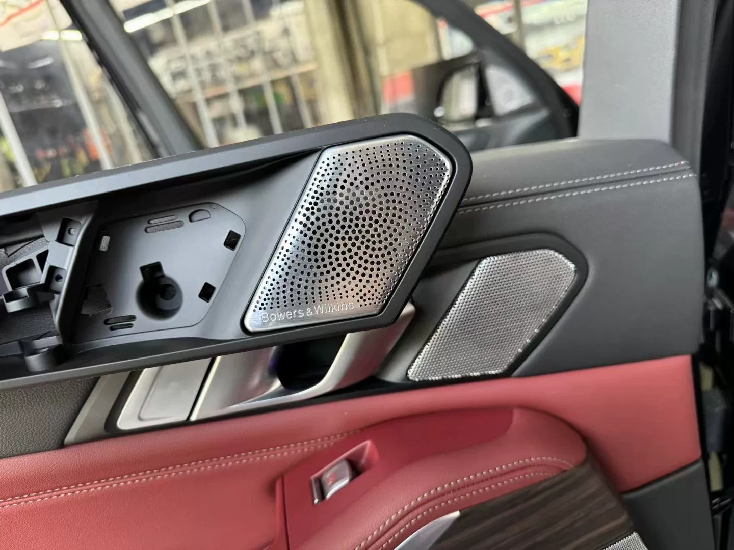 BMW X5 (G07) & X7 Premium Bowers & Wilkins Speaker Grill Covers – 13-Piece Illuminated Trim Kit with W Logo