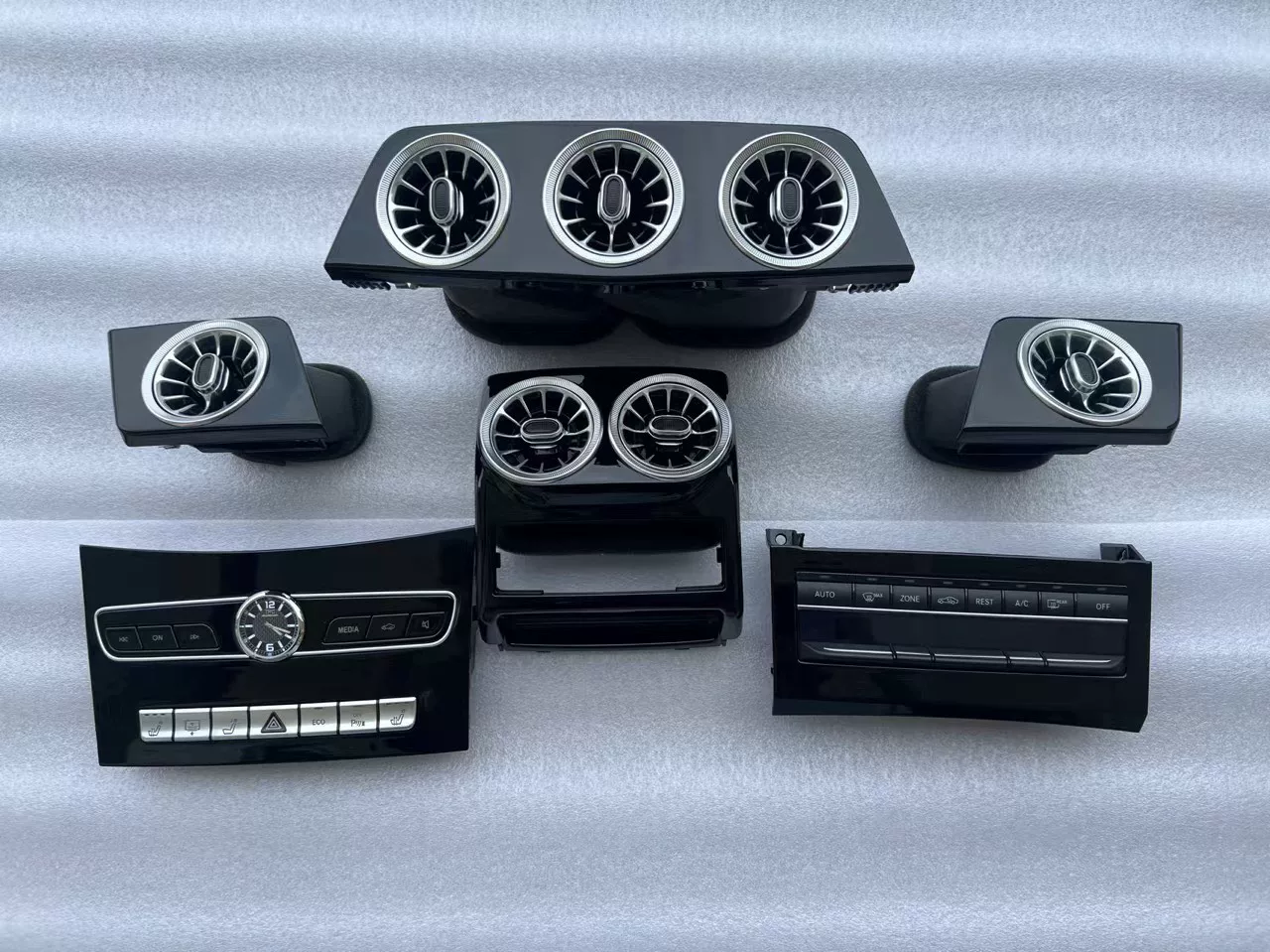 Mercedes W207 Grade de ventilação estilo turbo para Classe E com iluminação LED ambiente (ajuste personalizado)