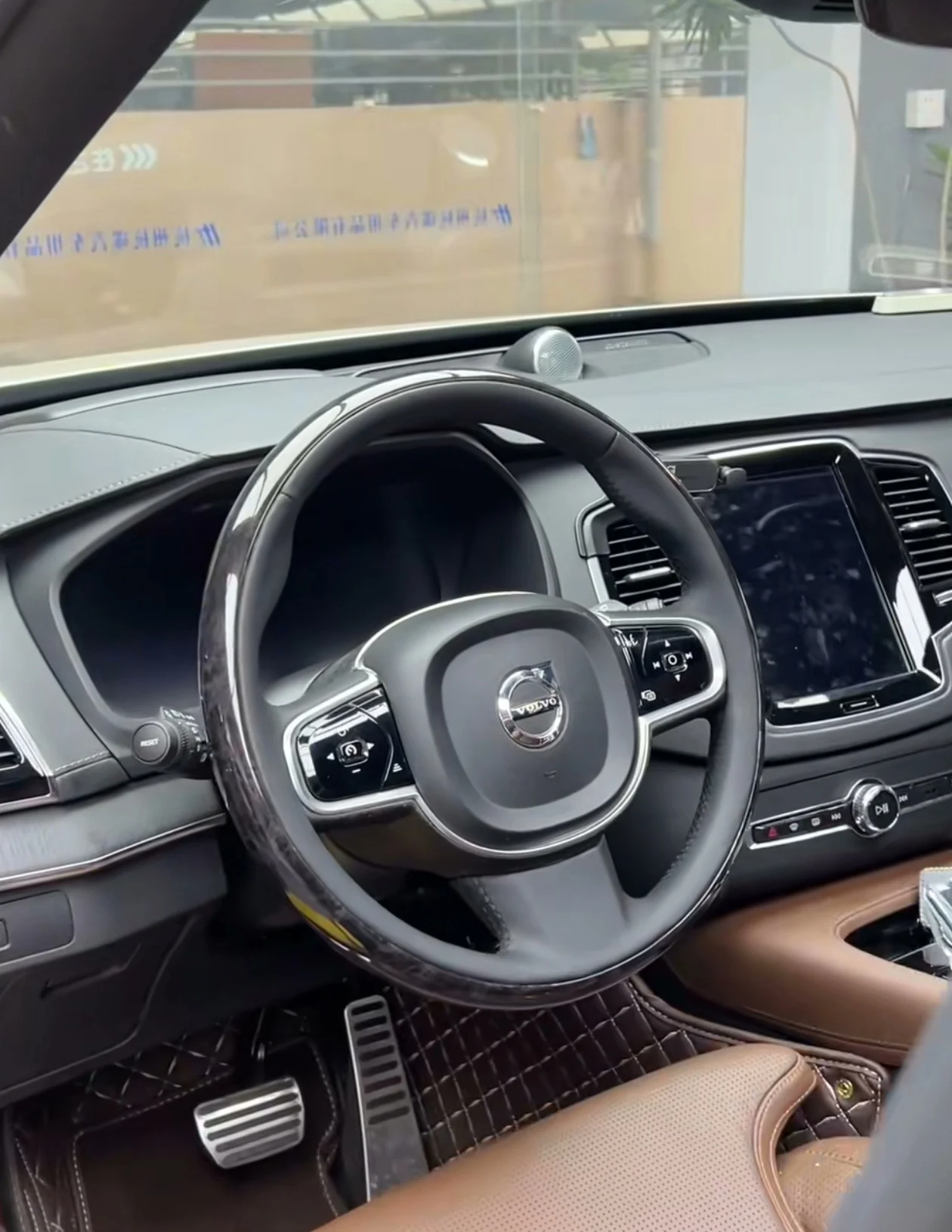 Handcrafted Genuine Wood Steering Wheel for Volvo XC90 & XC60