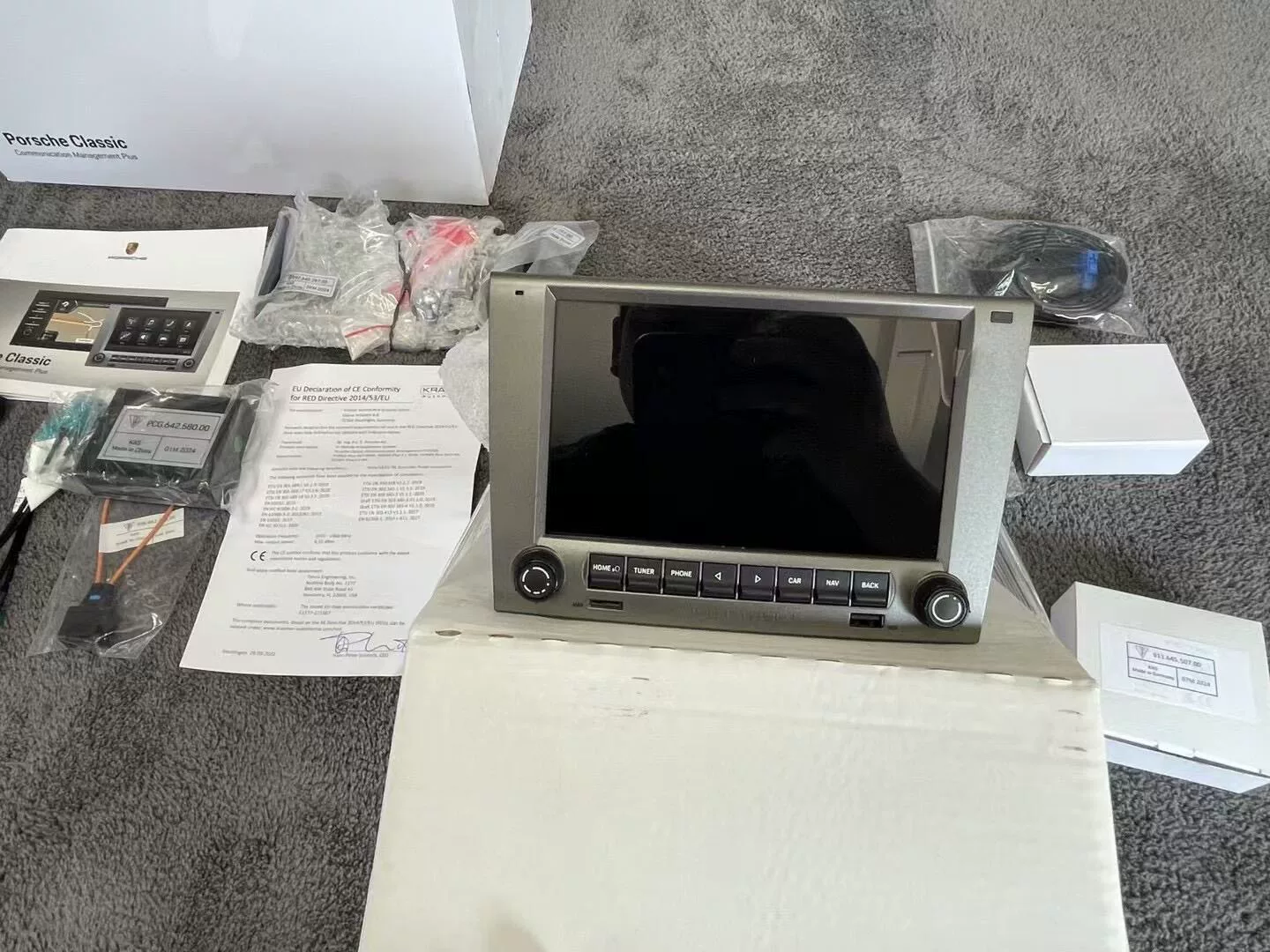 Genuine Porsche 997 PCM (Gestión de Comunicación de Porsche) Head Unit - Factory-Fresh, Apple CarPlay Ready, Backup Camera Compatible