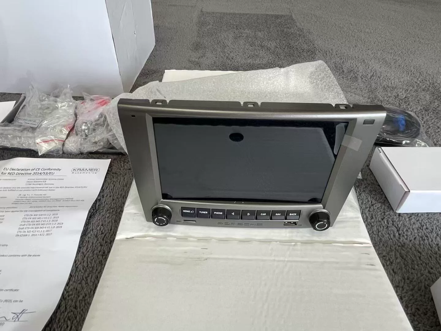 Genuine Porsche 997 PCM (Gestión de Comunicación de Porsche) Head Unit - Factory-Fresh, Apple CarPlay Ready, Backup Camera Compatible