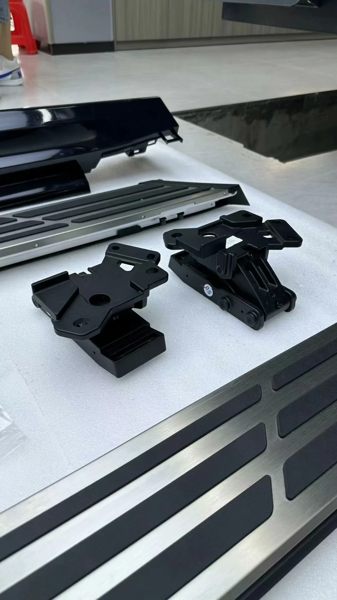 BMW X5 Power Running Boards with Full-Aluminum Integrated Brackets (Side Skirt Replacement Required)
