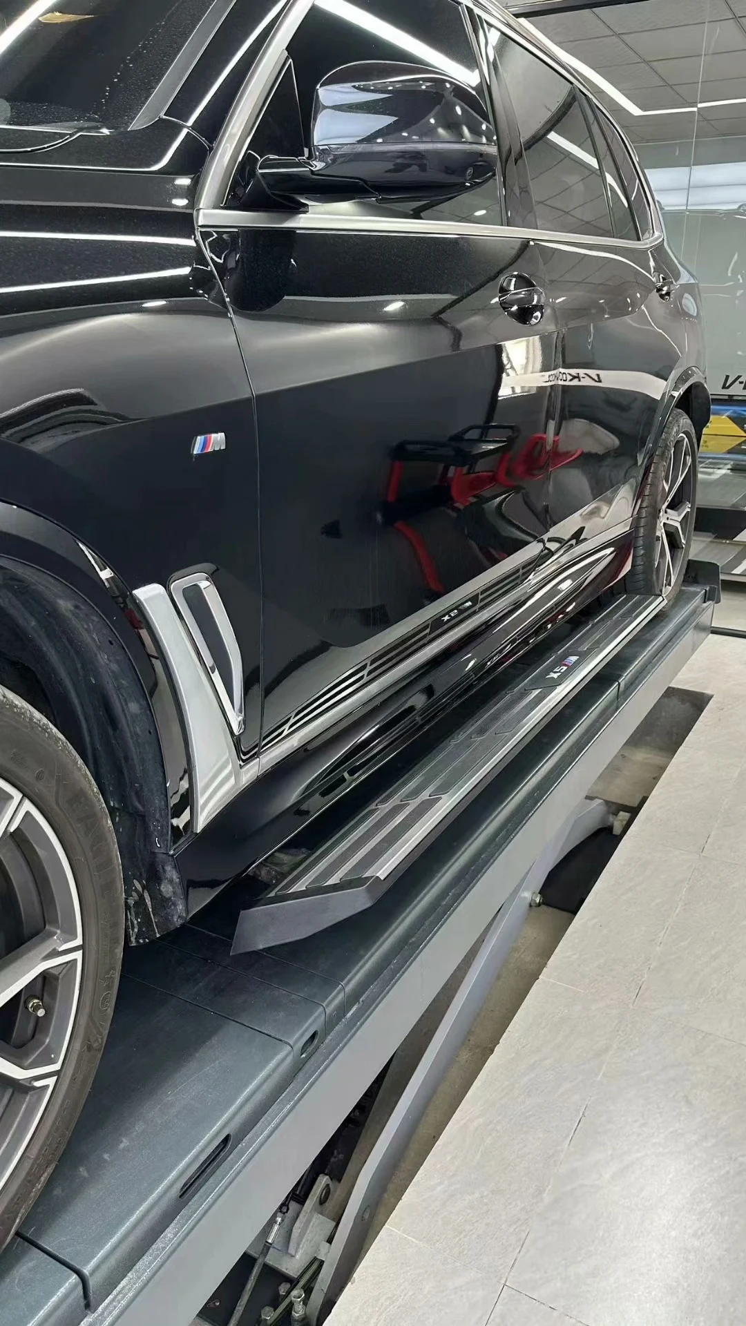 BMW X5 Power Running Boards with Full-Aluminum Integrated Brackets (Side Skirt Replacement Required)