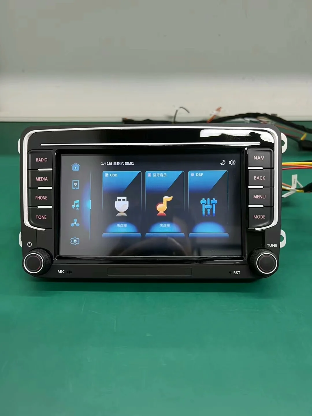Wireless CarPlay & HiCar Head Unit for VW Passat, Magotan, Lavida, Polo, Golf, Jetta – Linux-Based Navigation System