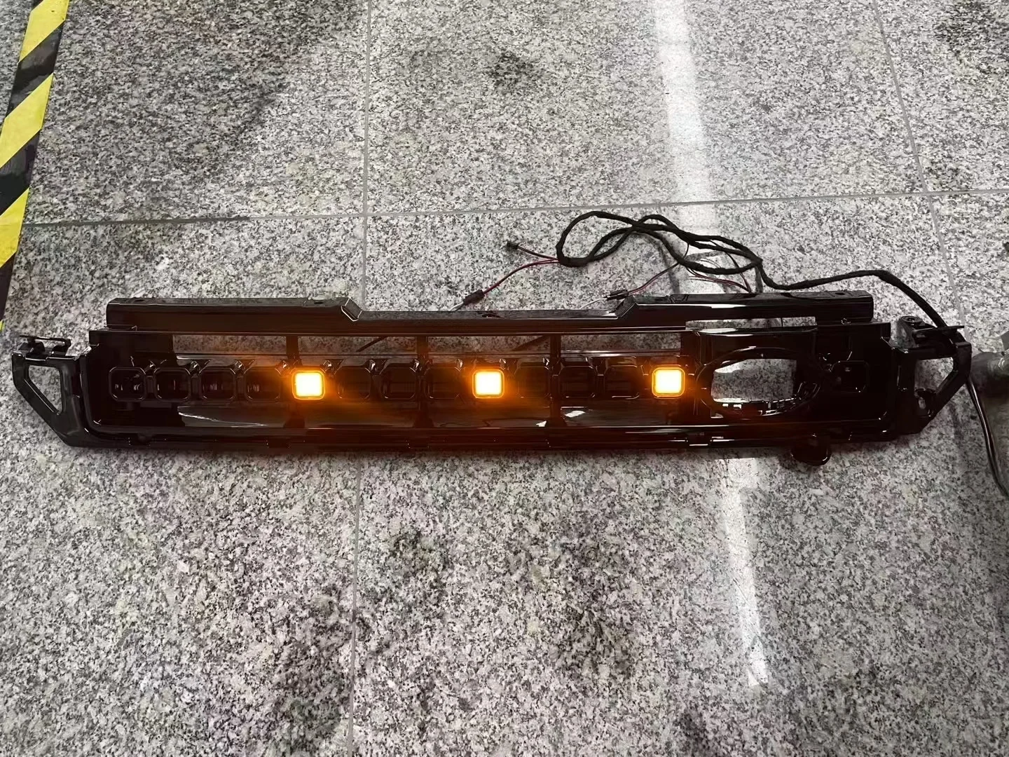Faróis LED sequenciais da grade OCTA do Land Rover Defender
