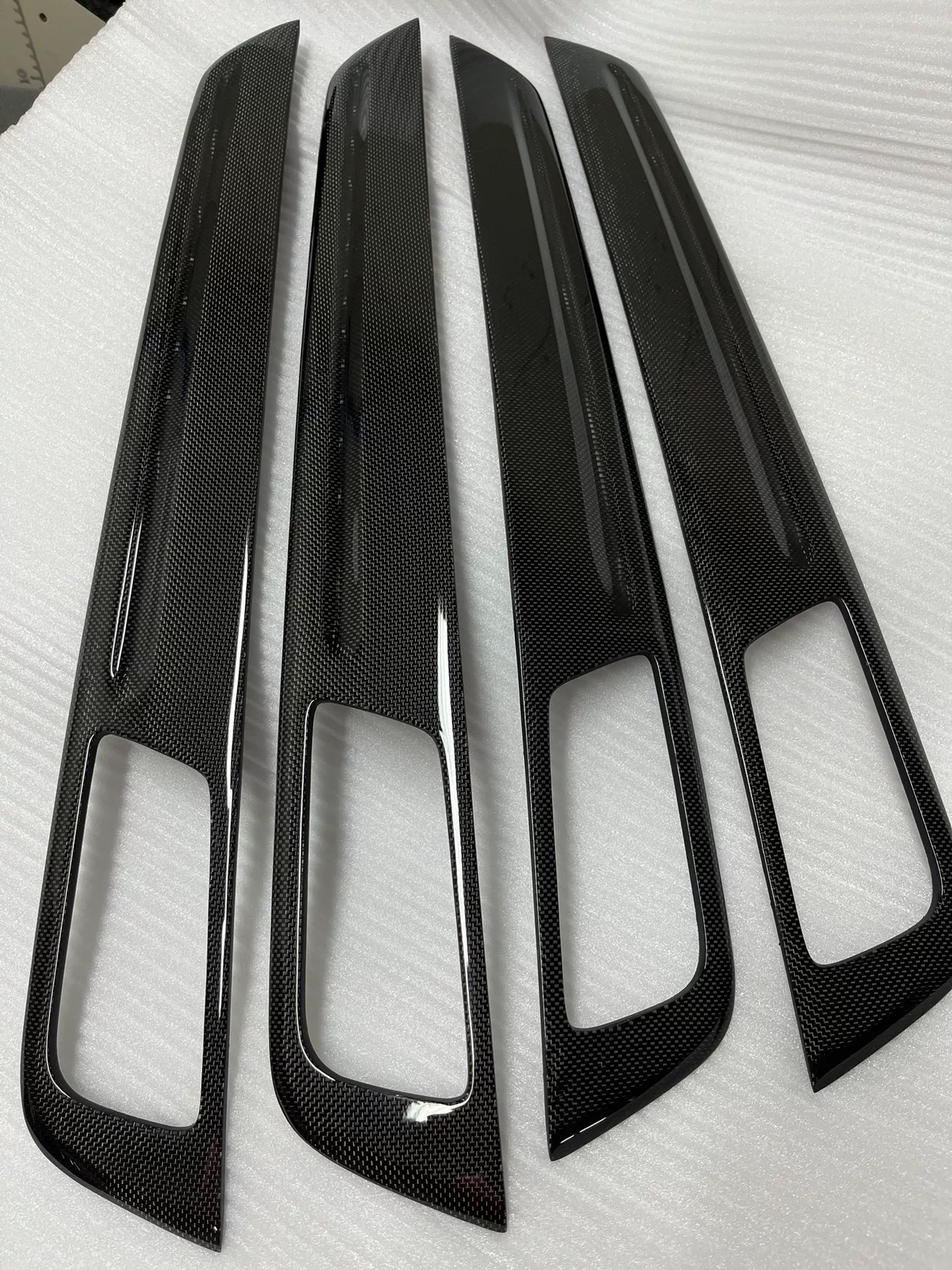 Porsche Cayenne 2018–2023 Four-Door Carbon Fiber Door Handle Panel