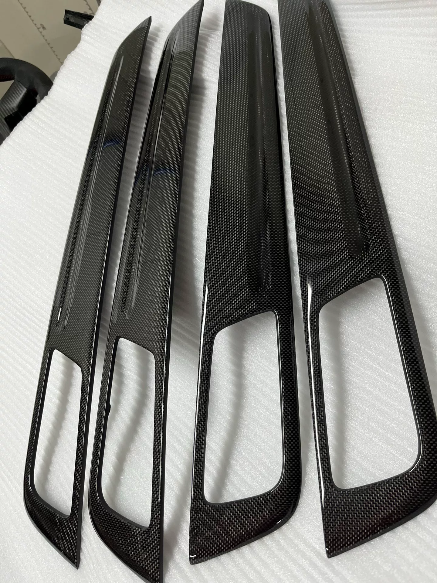 Porsche Cayenne 2018–2023 Four-Door Carbon Fiber Door Handle Panel