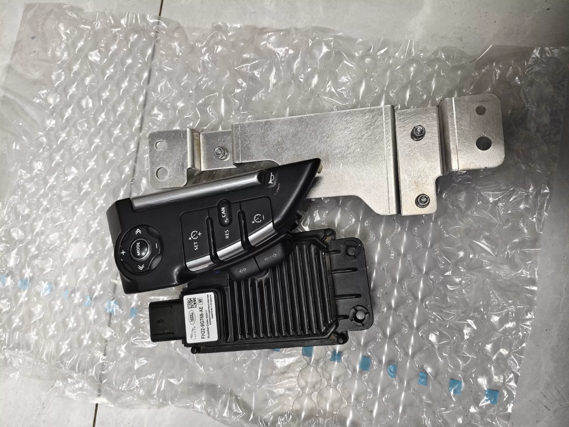 Genuine Land Rover Adaptive Cruise Control (ACC) Kit for Discovery 4 (2010–2017)