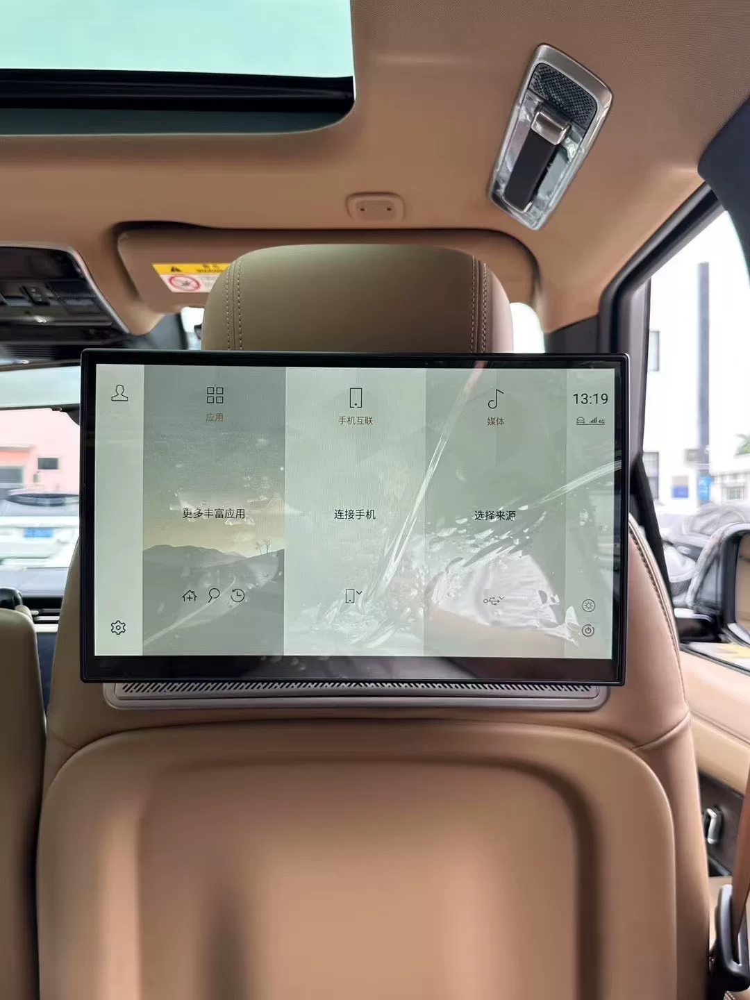 Sistema de Entretenimento Traseiro Land Rover Range Rover - Tela Curva de 13,1" no Estilo OEM com Chip Snapdragon e Espelhamento Sem Fio