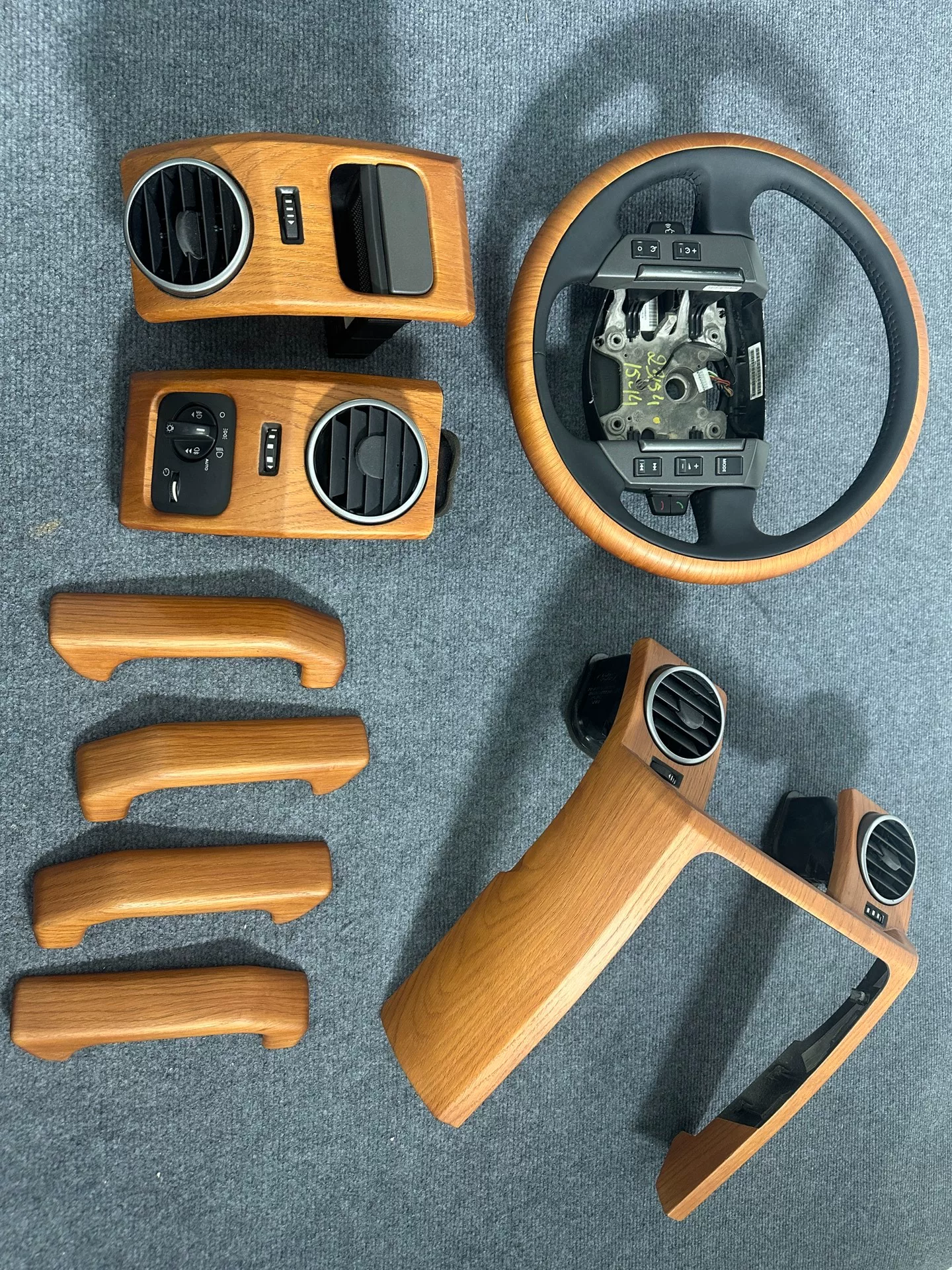 Land Rover Discovery 3 Red-Brown Ash Wood Steering Wheel Trim Kit