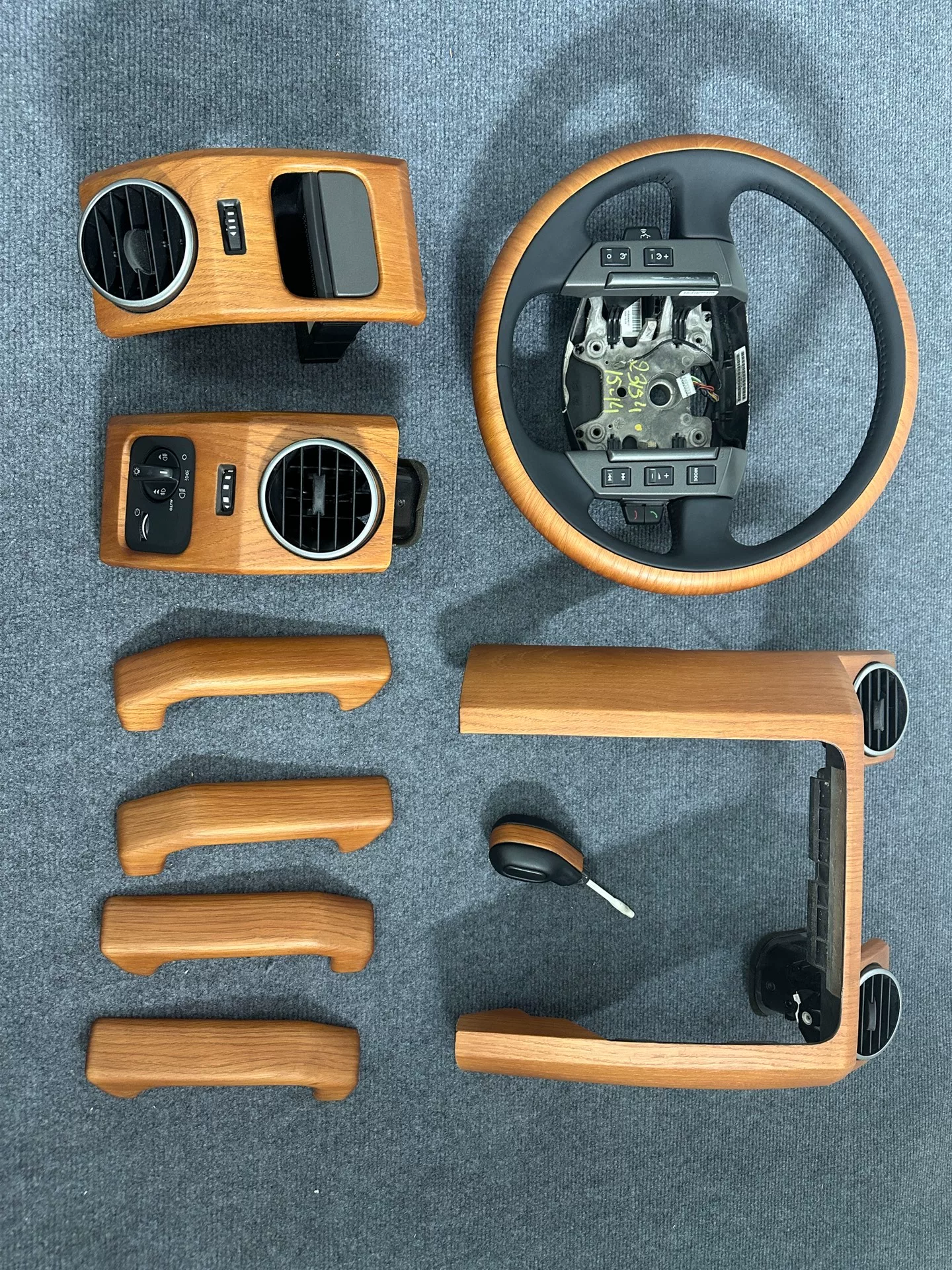 Land Rover Discovery 3 Red-Brown Ash Wood Steering Wheel Trim Kit