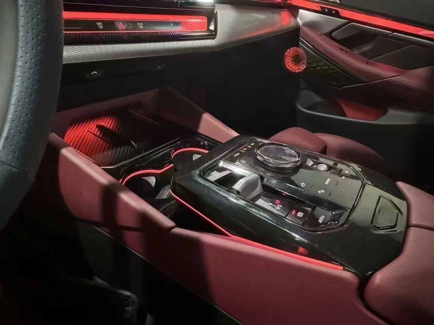 BMW i5 G60/G68 Saddle Light with Piano Black Trim and RGB Ambient Lighting
