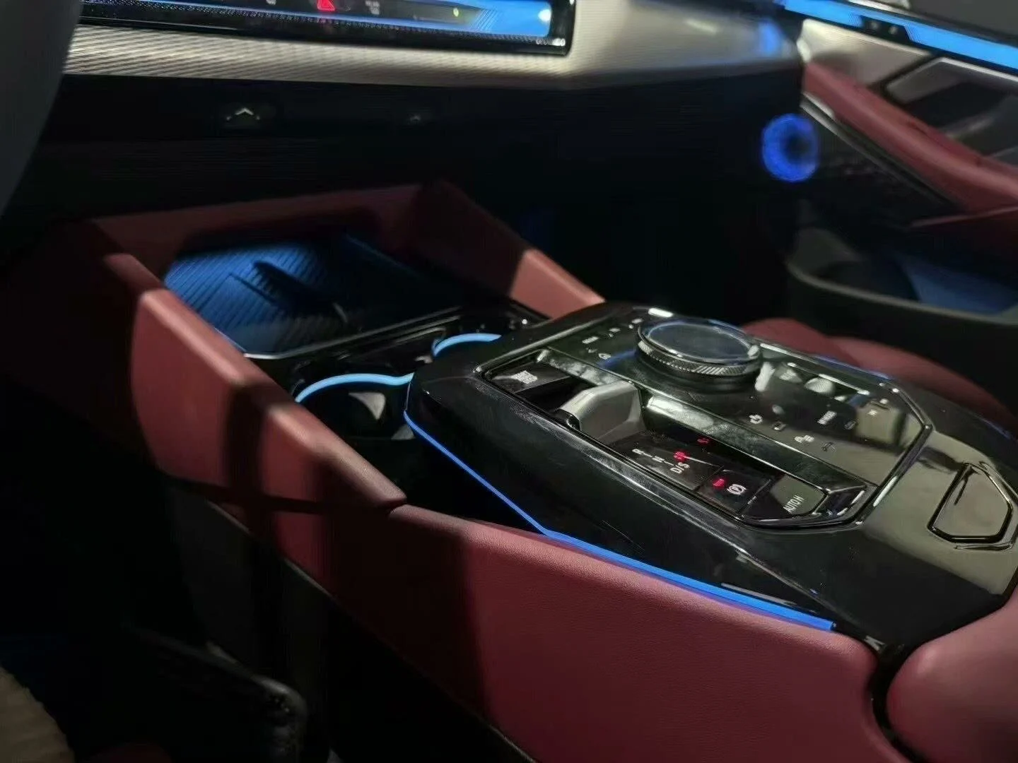 BMW i5 G60/G68 Saddle Light with Piano Black Trim and RGB Ambient Lighting