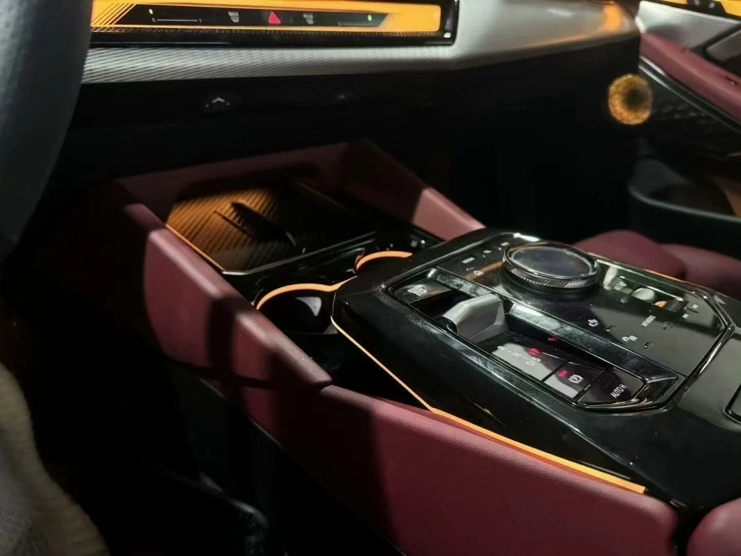 BMW i5 G60/G68 Saddle Light with Piano Black Trim and RGB Ambient Lighting