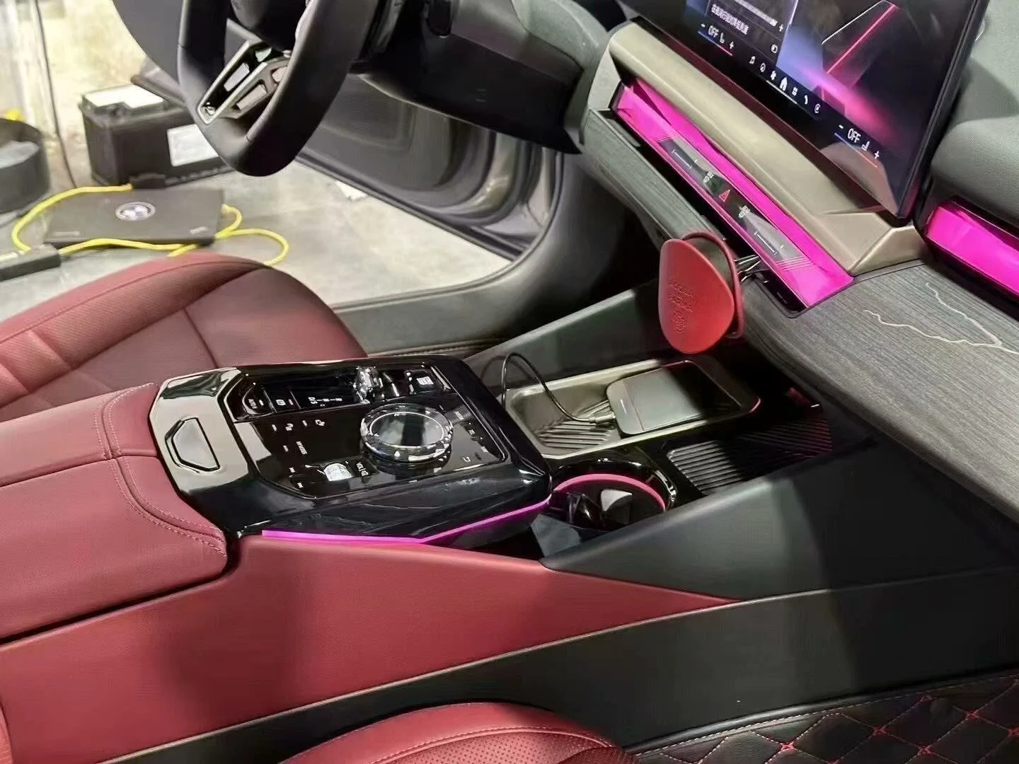 BMW i5 G60/G68 Saddle Light with Piano Black Trim and RGB Ambient Lighting