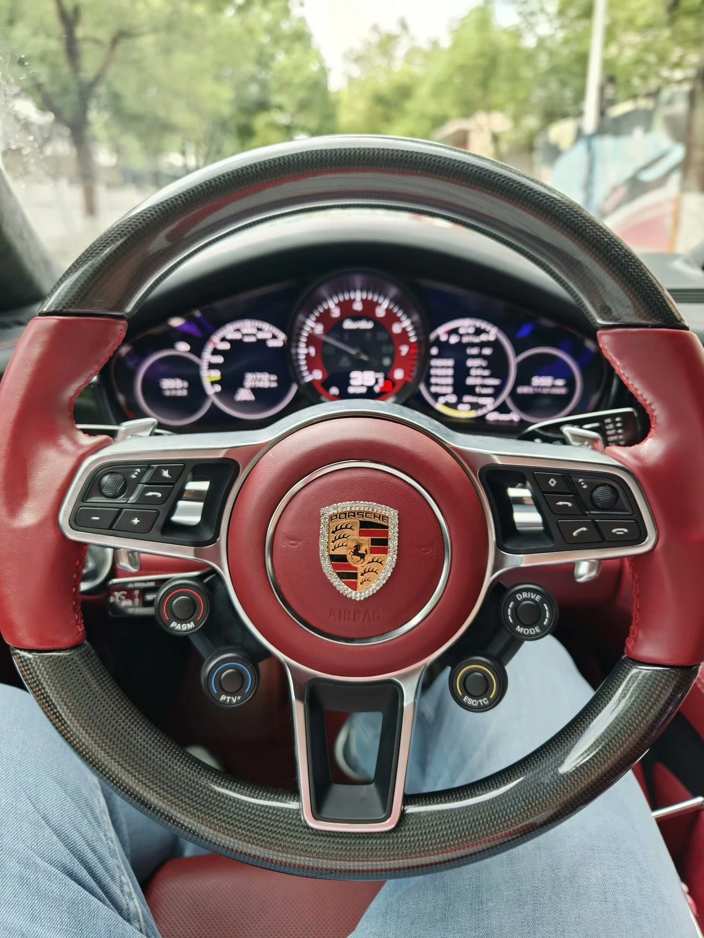 Porsche GT3 RS-style four-spoke steering wheel modification kit