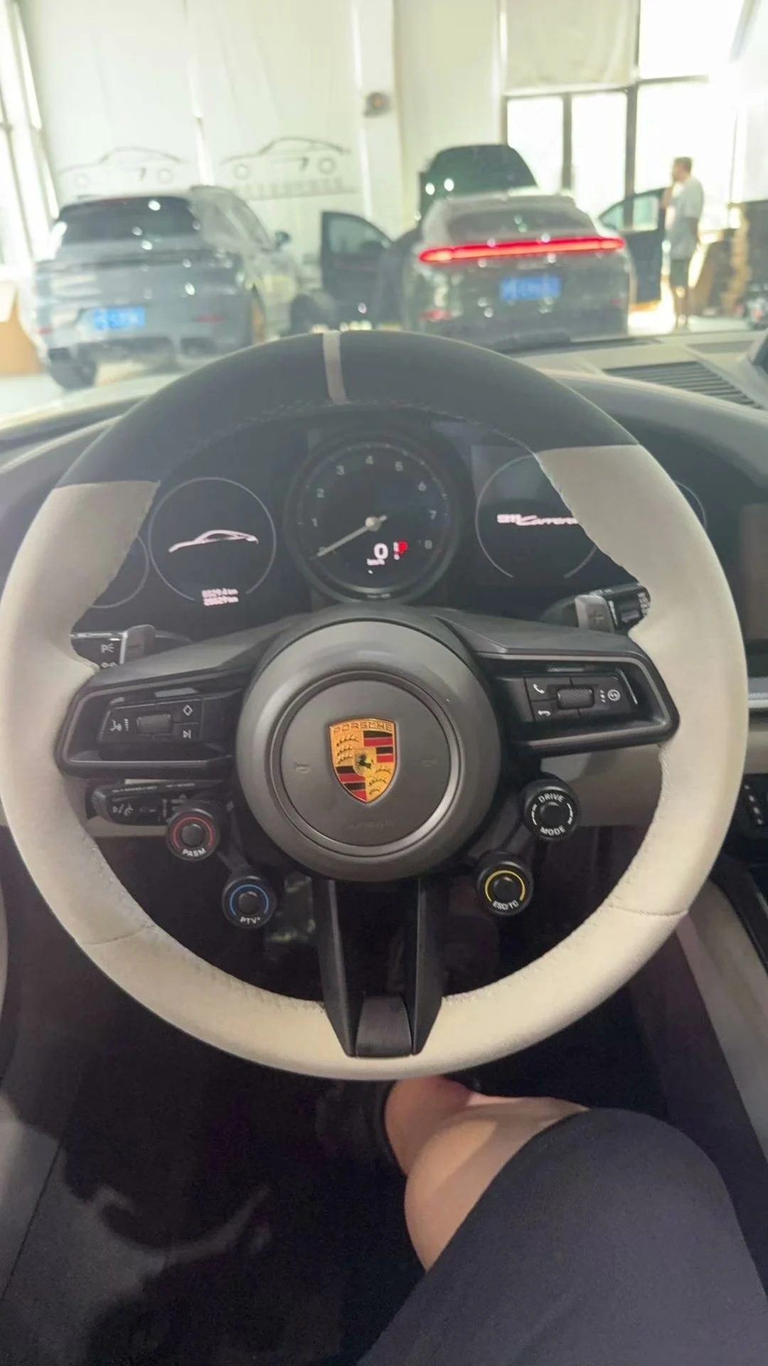 Porsche GT3 RS-style four-spoke steering wheel modification kit