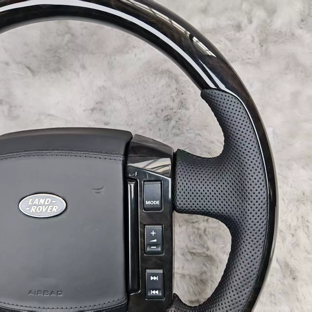 Full-Rim Genuine Wood Steering Wheel for Land Rover Discovery 3 (Custom-Refurbished OEM Base)