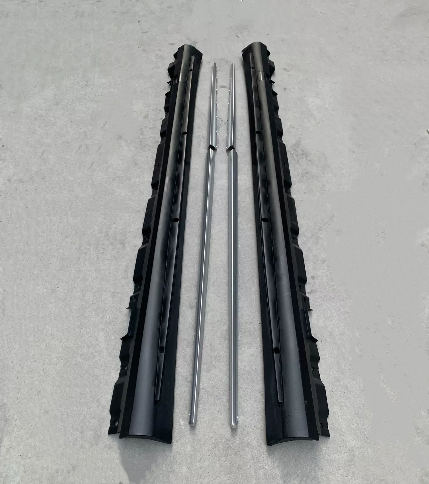 AMG-Style Side Skirts for Mercedes-Benz S-Class W222 (S63/S65) – Chrome Trim Edition