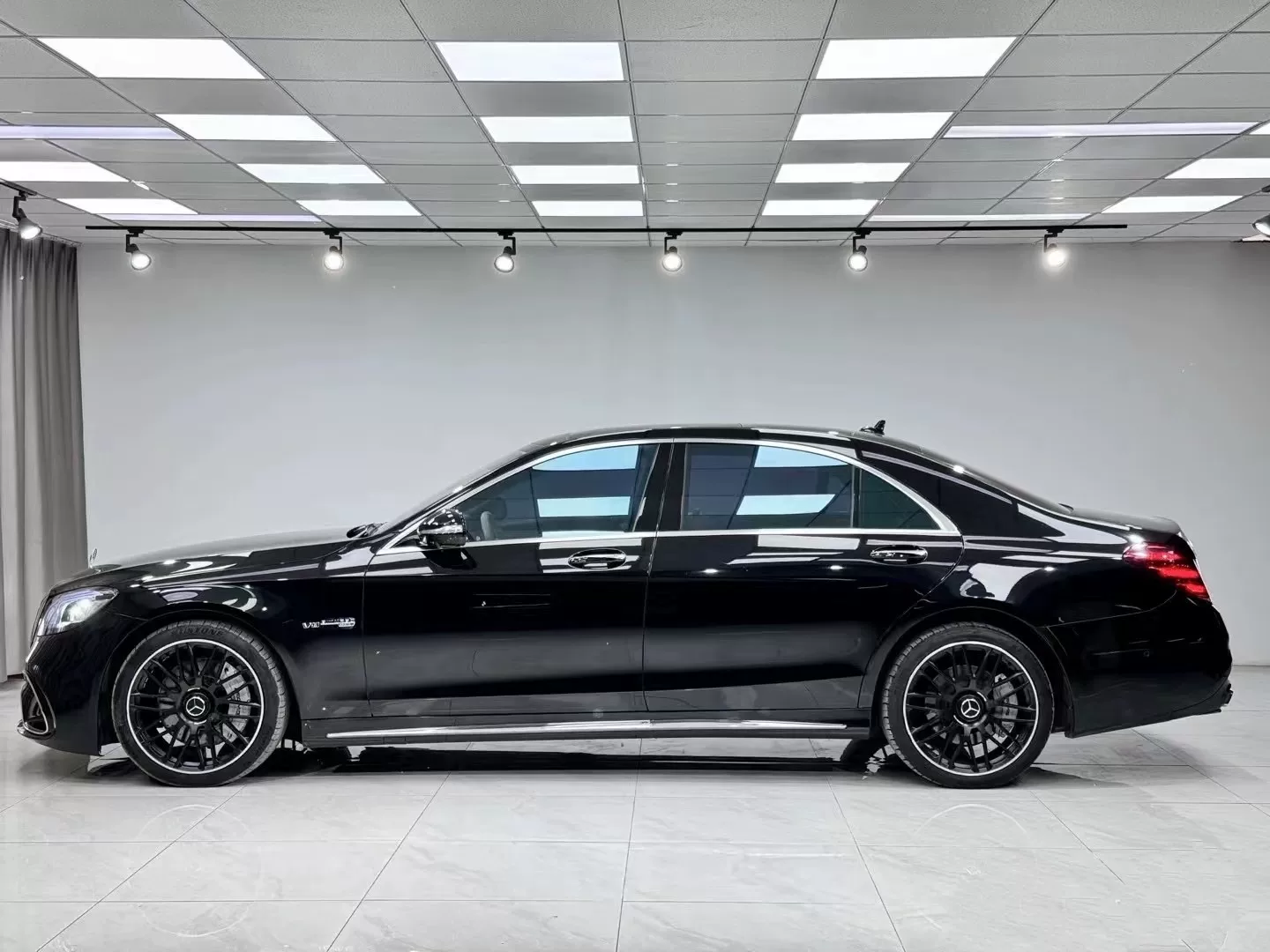 AMG-Style Side Skirts for Mercedes-Benz S-Class W222 (S63/S65) – Chrome Trim Edition