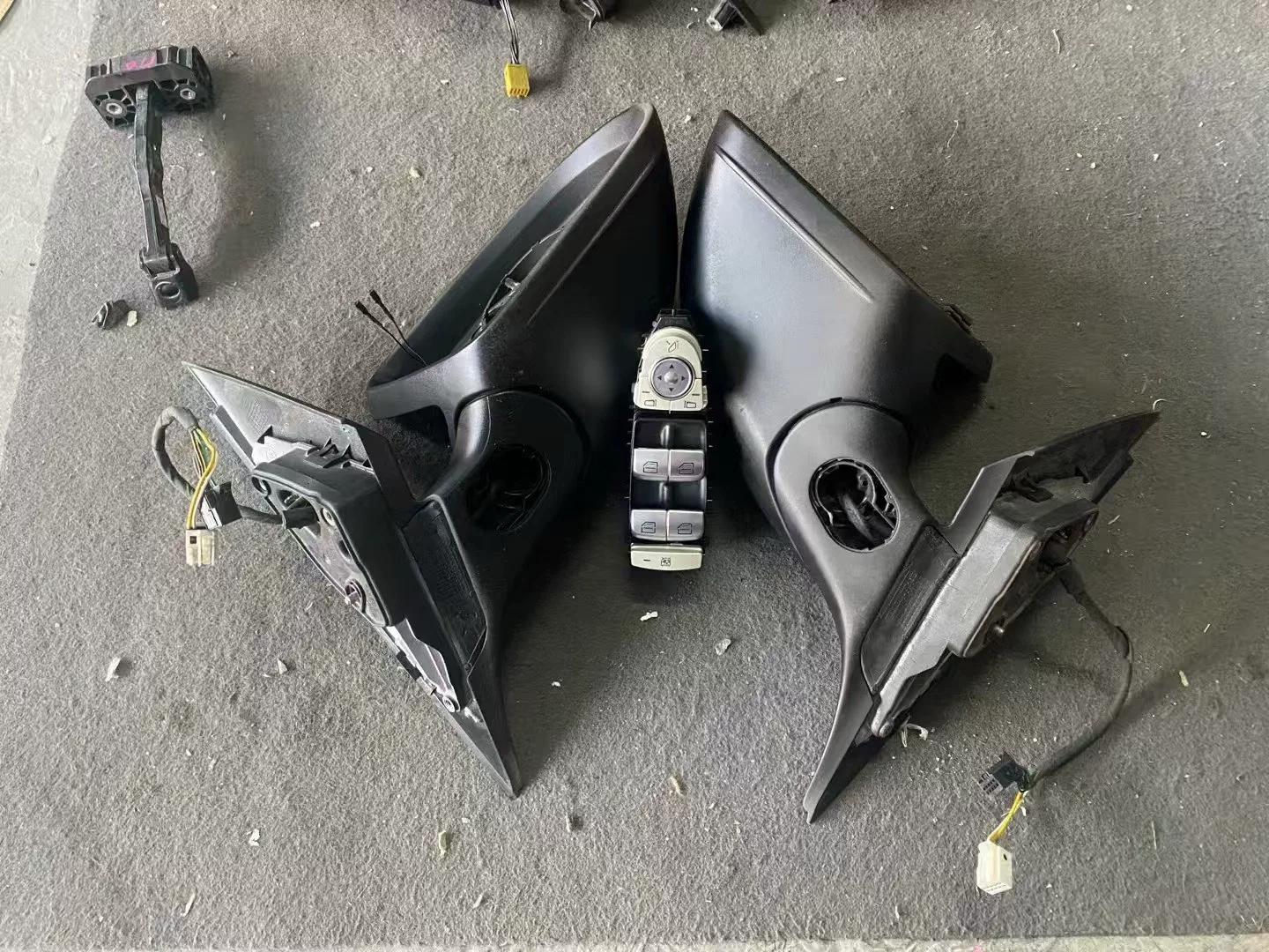 Mercedes-Benz C-Class W205 OEM Power-Folding Mirror Assembly