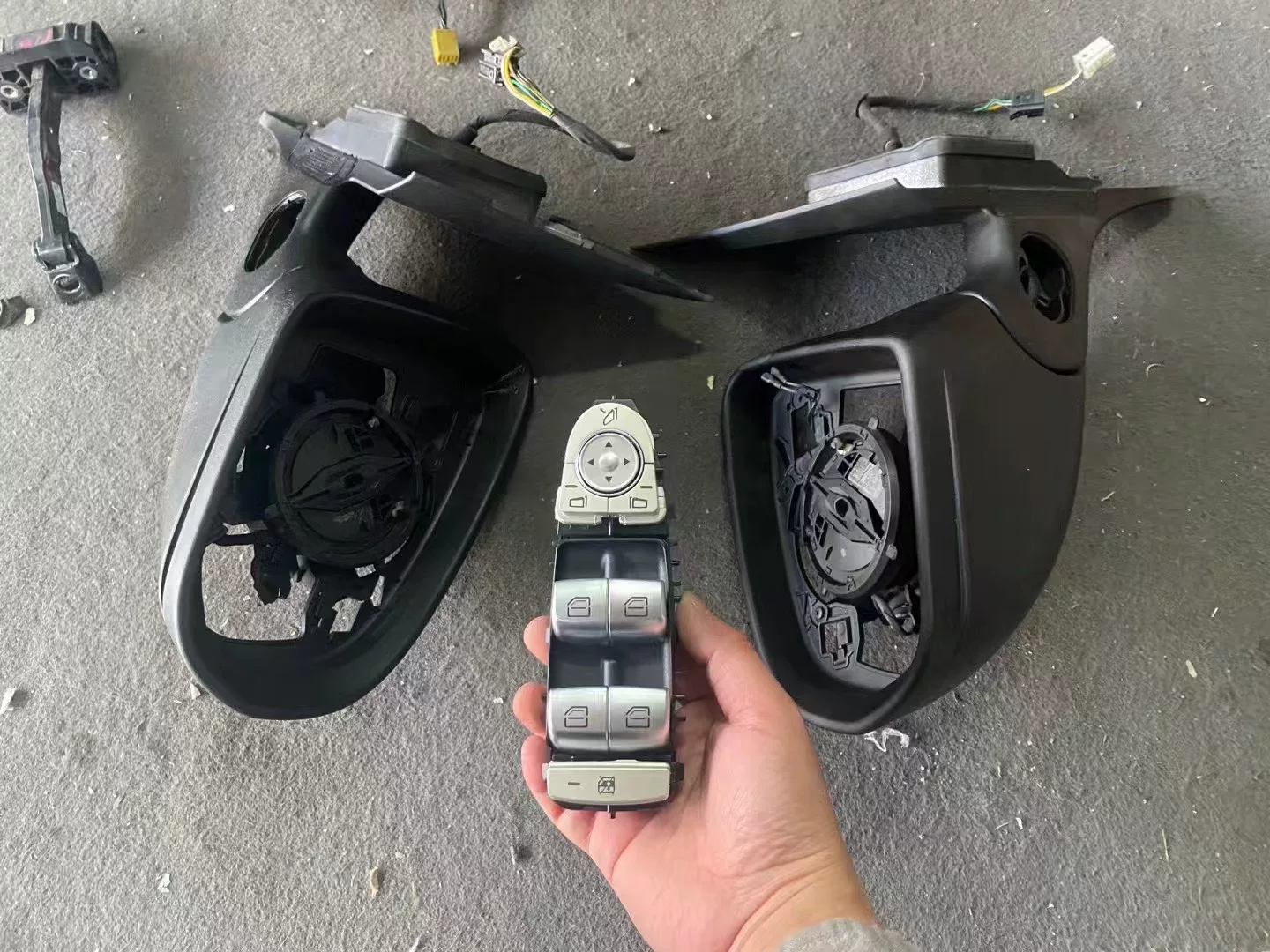Mercedes-Benz C-Class W205 OEM Power-Folding Mirror Assembly