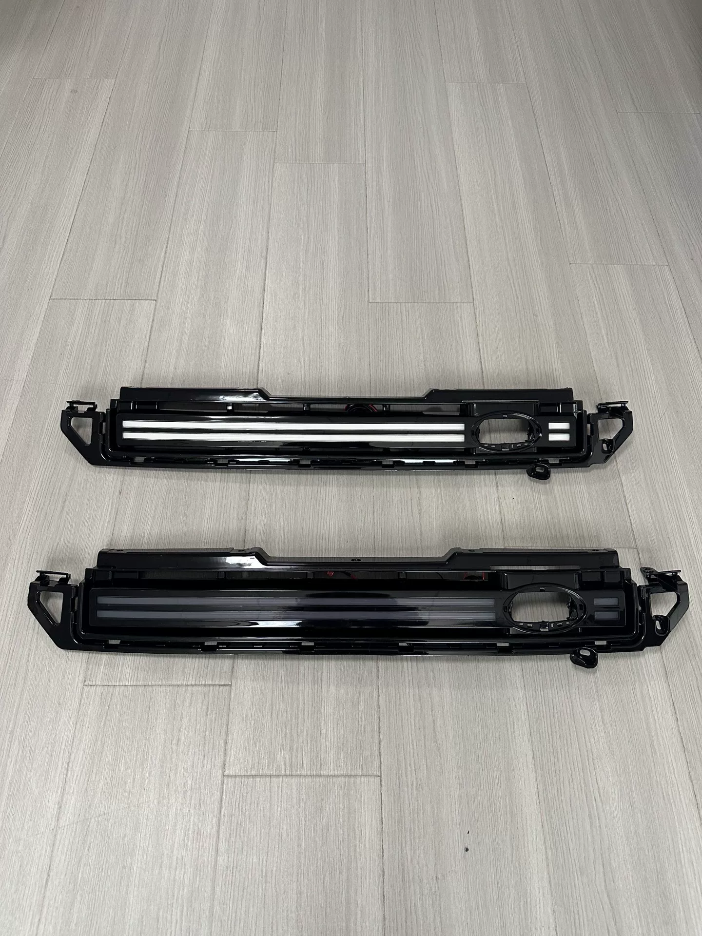 Land Rover Defender Grille-Mount LED Light Bar