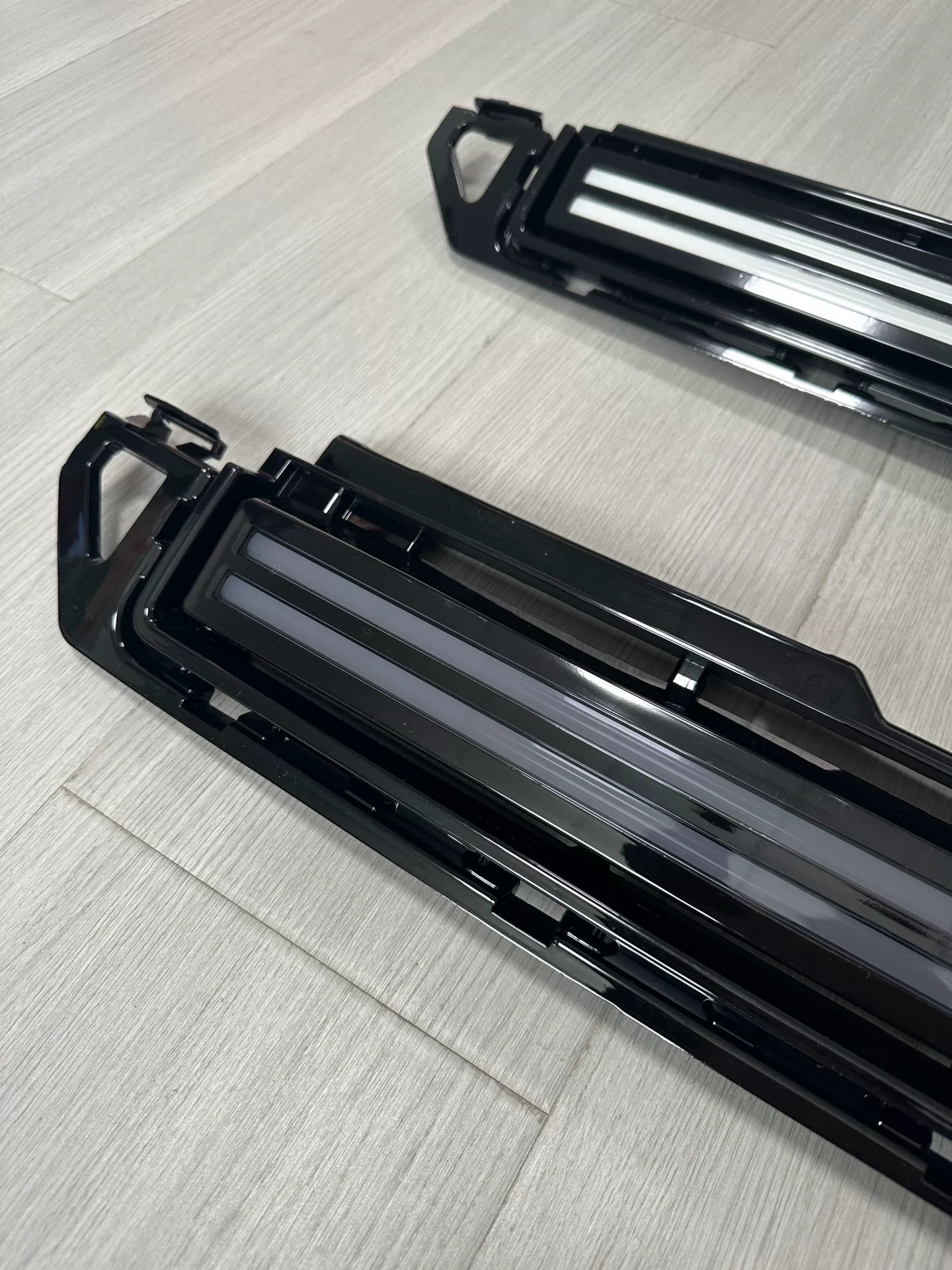 Land Rover Defender Grille-Mount LED Light Bar