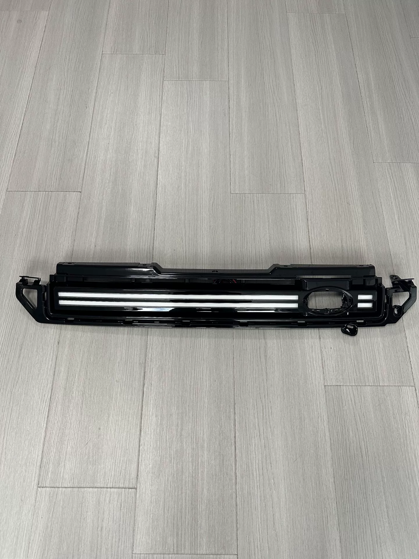 Land Rover Defender Grille-Mount LED Light Bar