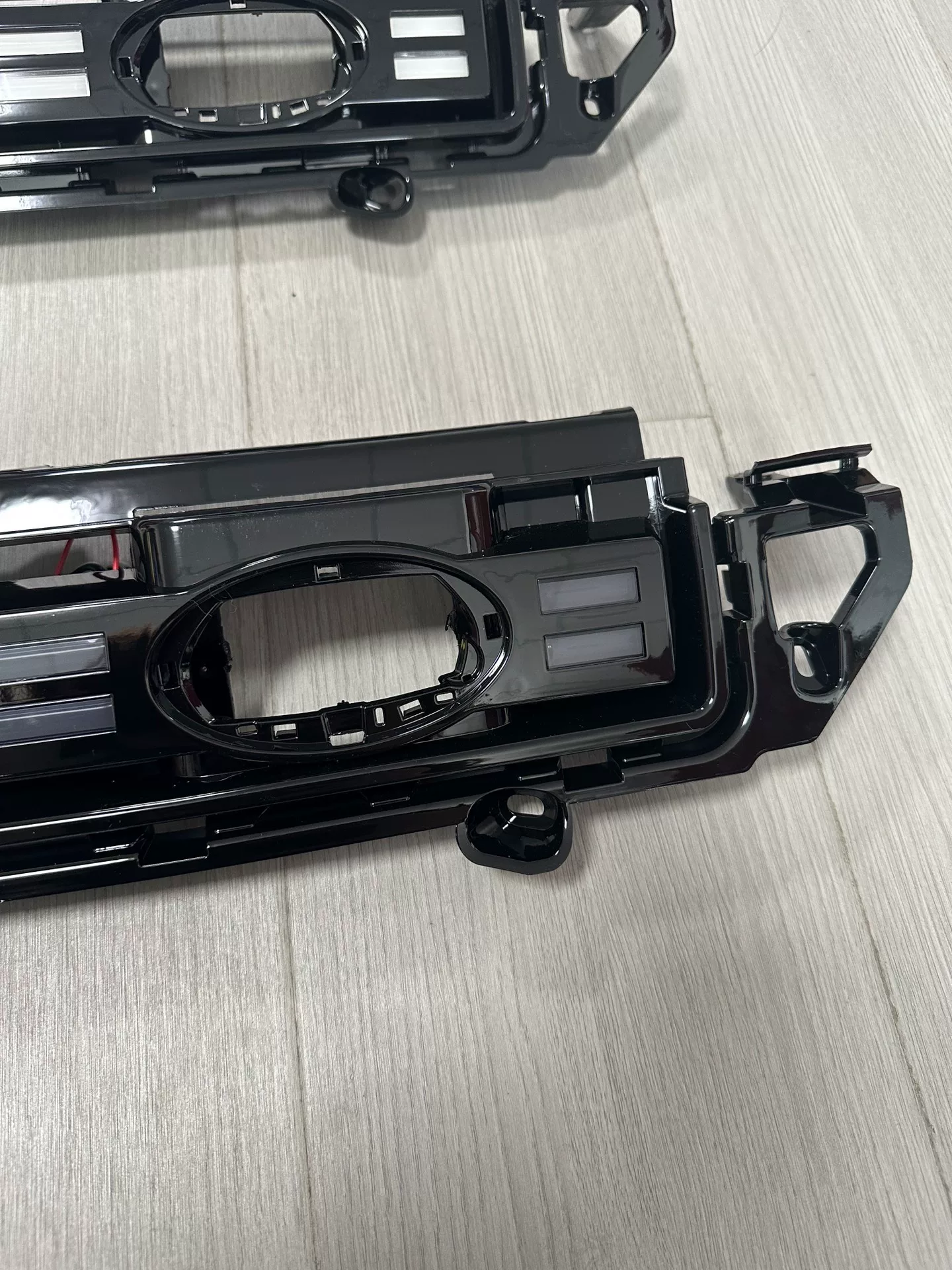 Land Rover Defender Grille-Mount LED Light Bar